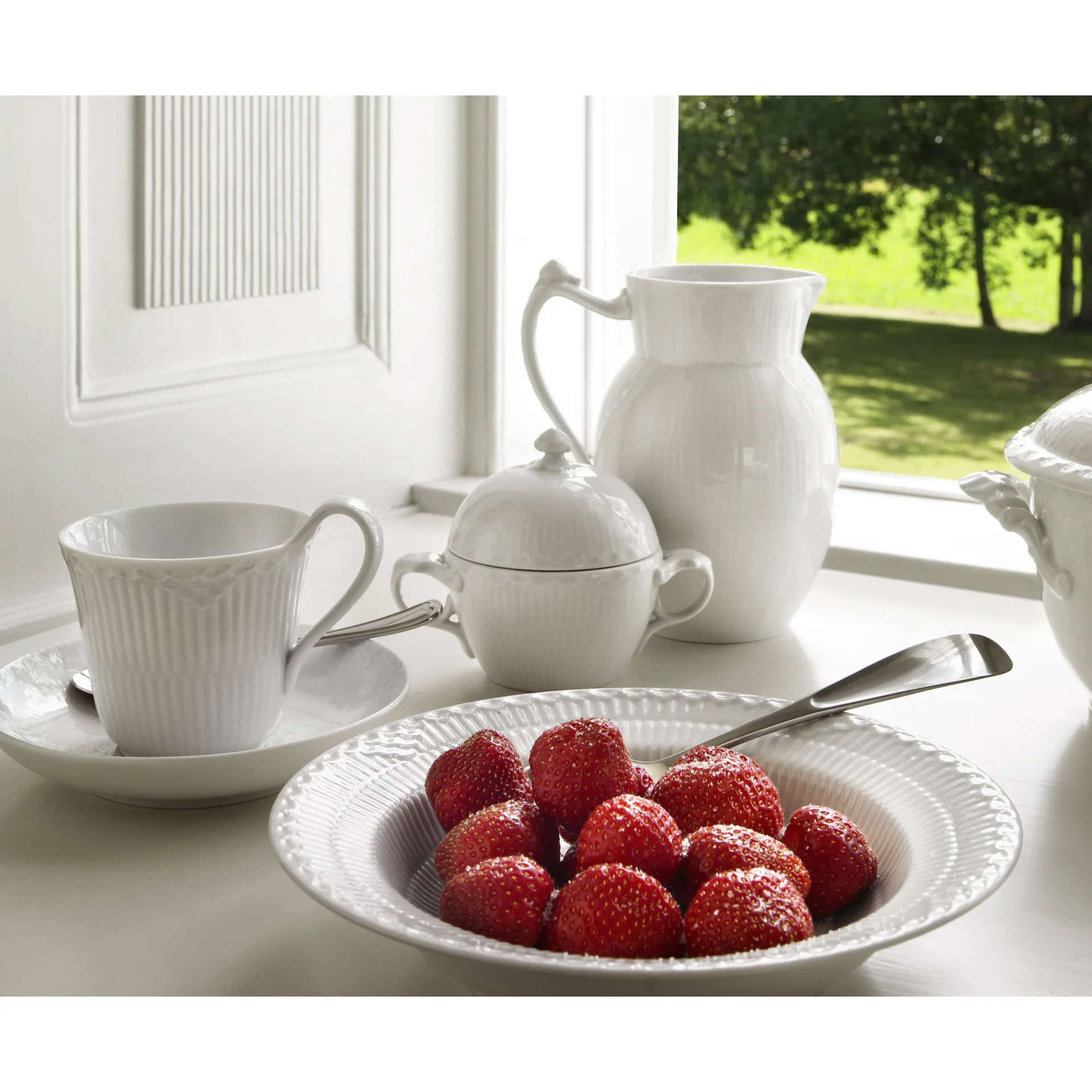 White Fluted Half Lace filiżanka ze spodkiem, 250 ml Royal Copenhagen