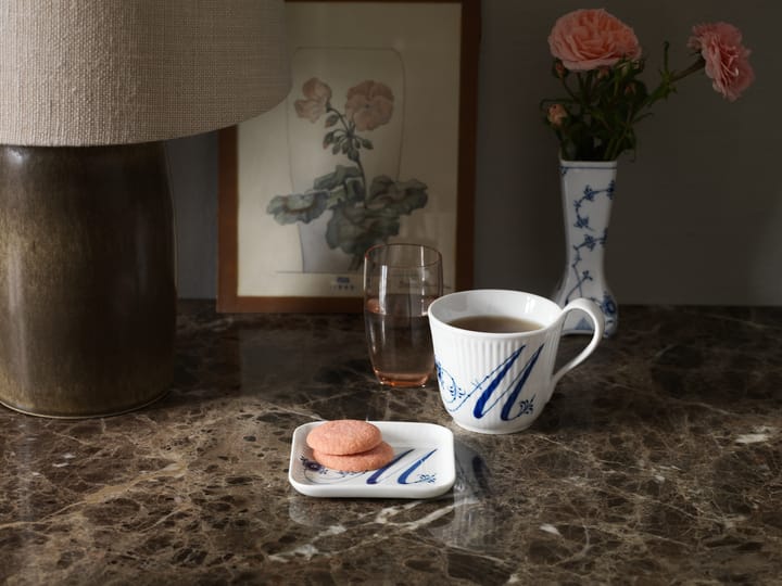 Żłobiony kubek porcelanowy z literą 33 cl, M Royal Copenhagen