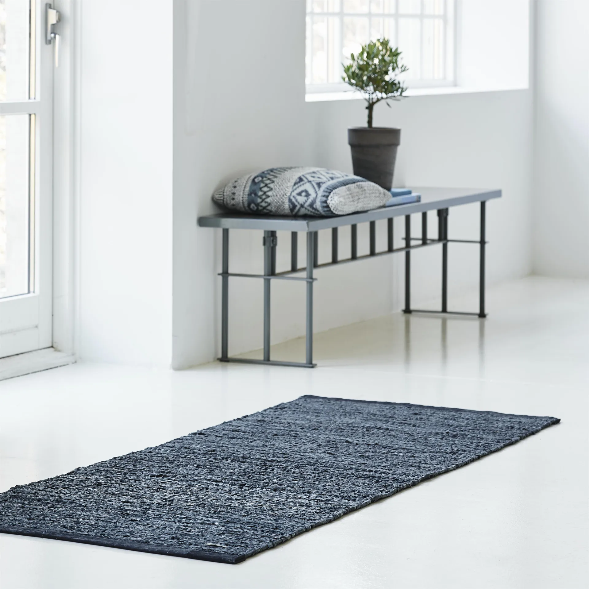 Dywan Leather 60x90 cm, dark grey (ciemnoszary) Rug Solid