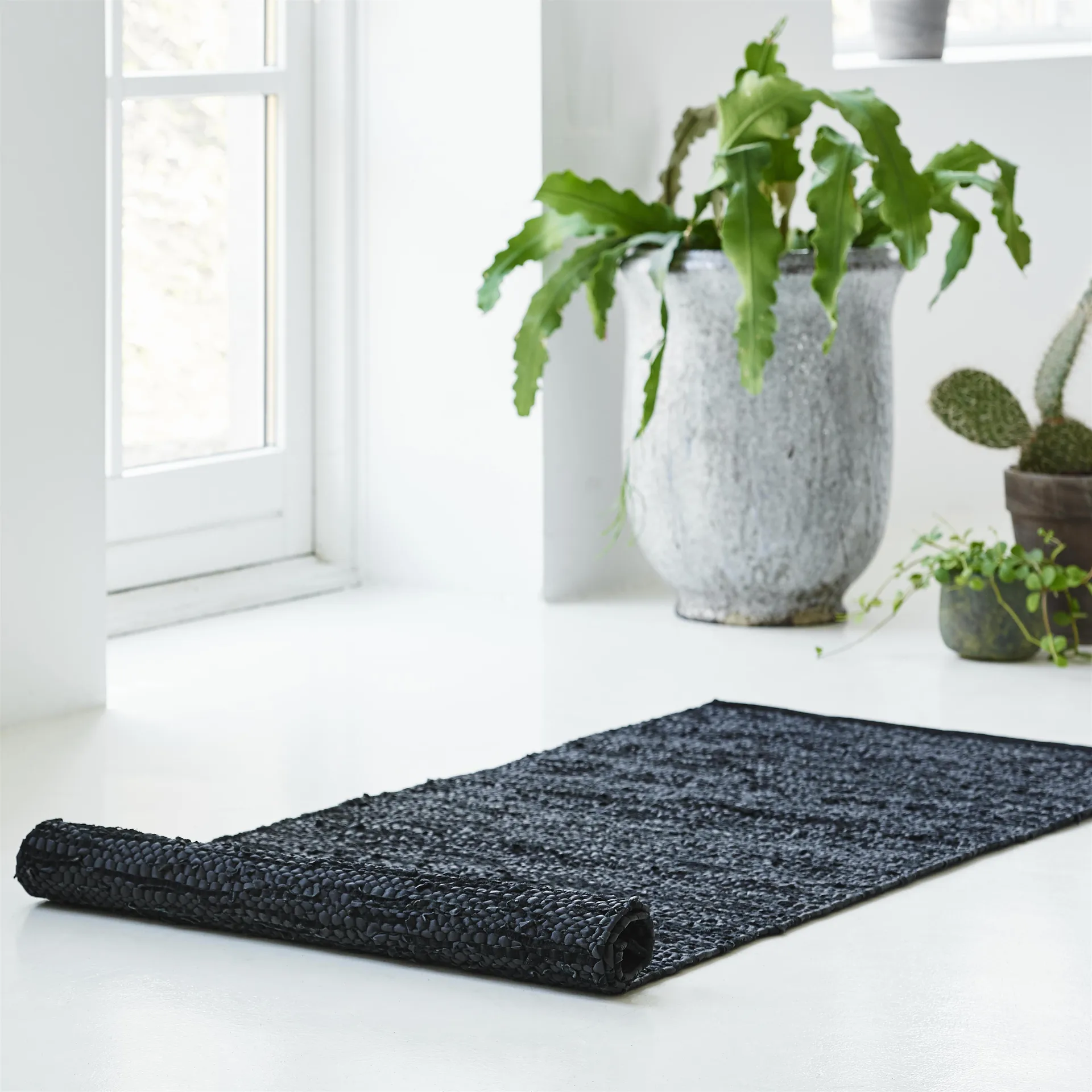 Dywan Leather 75x300 cm, black (czarny) Rug Solid