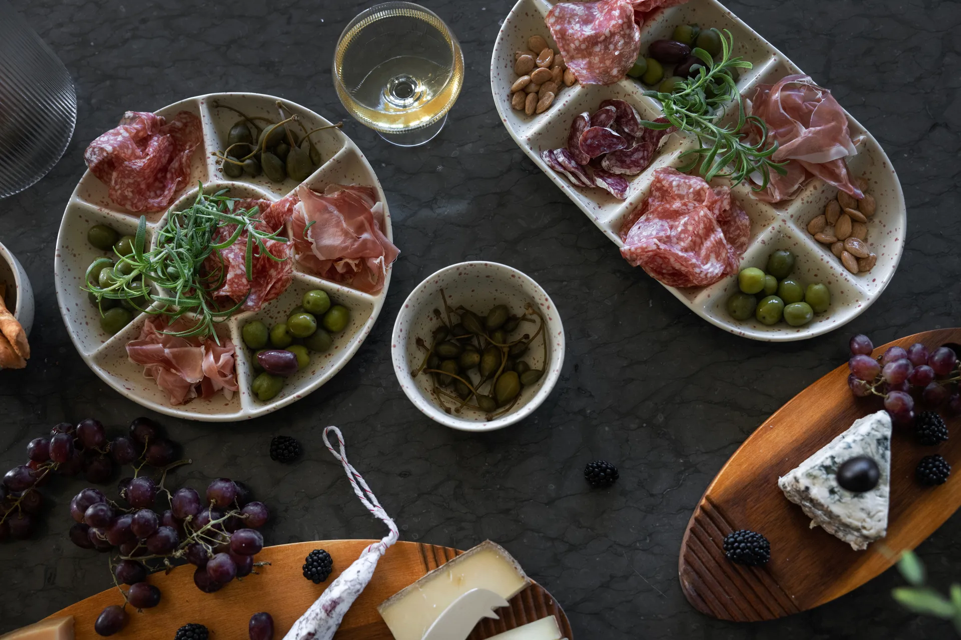 Duża taca do serwowania Ditte 20x36 cm, Beżowo-bordowy Sagaform