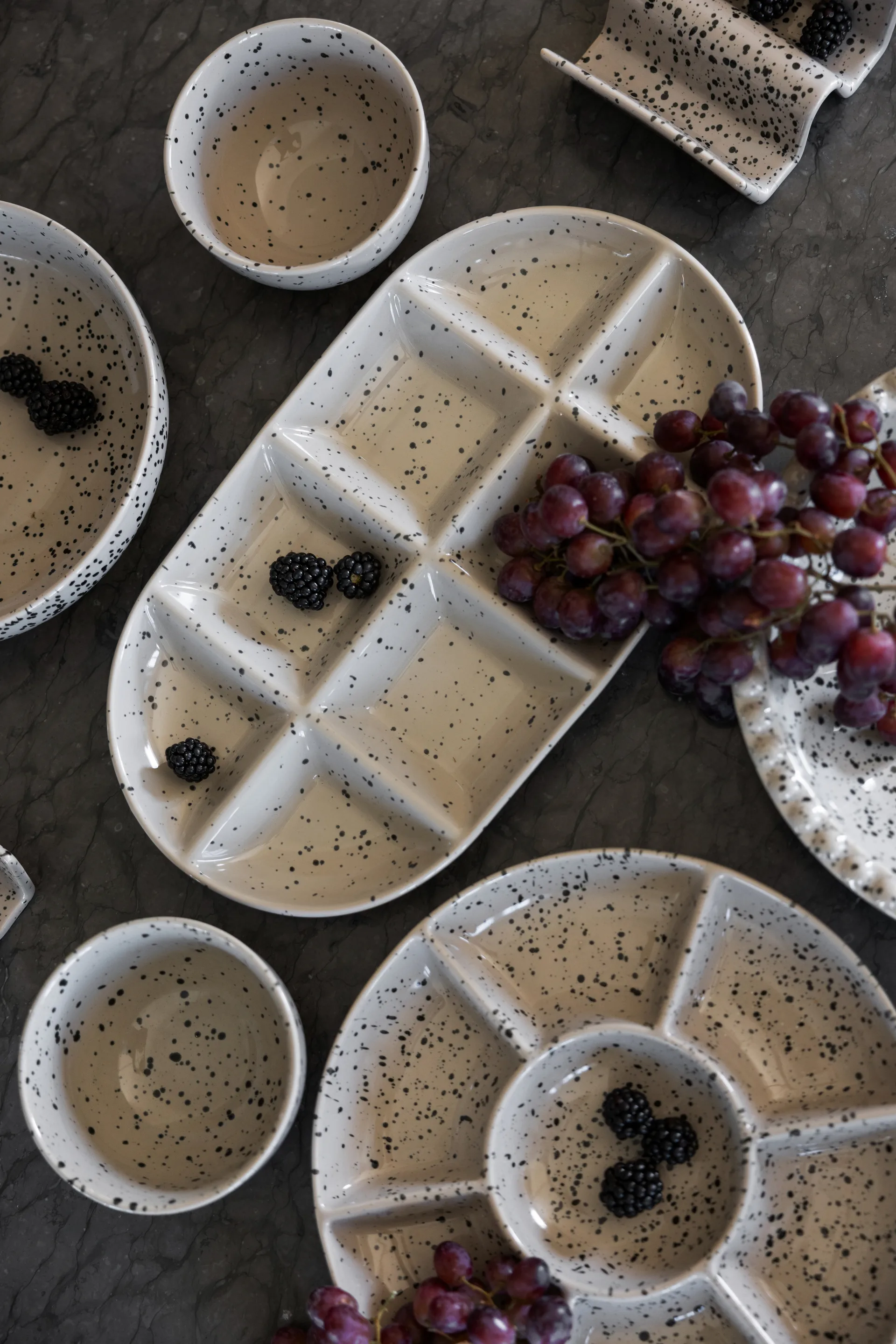 Duża taca do serwowania Ditte 20x36 cm, Szaro-czarny Sagaform