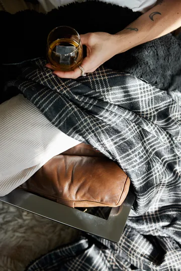 Koc polarowy Rut 130x170 cm - Czarny - Sagaform