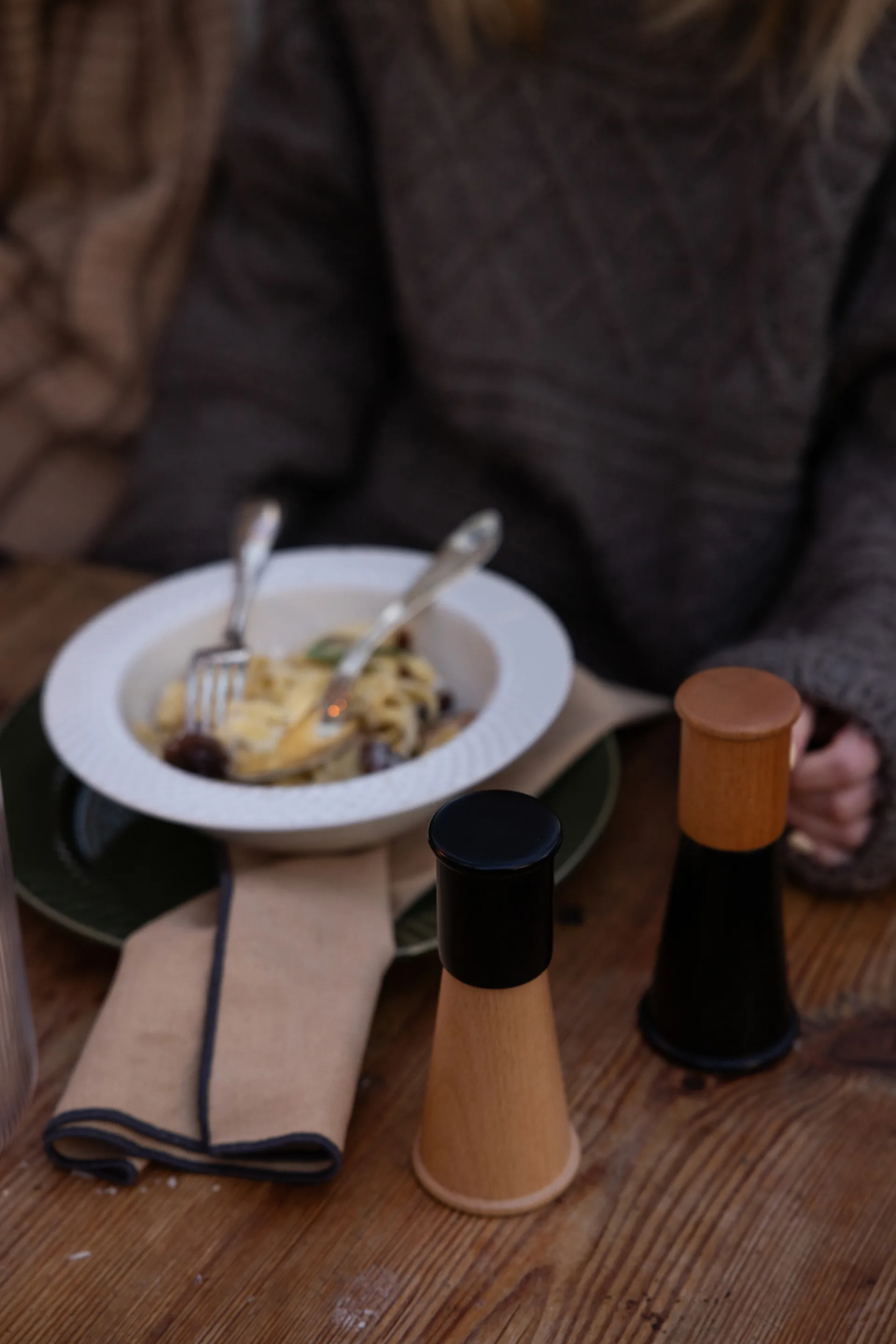 Młynek do soli i pieprzu Gurken mały 2 części, Czarno-brązowy Sagaform