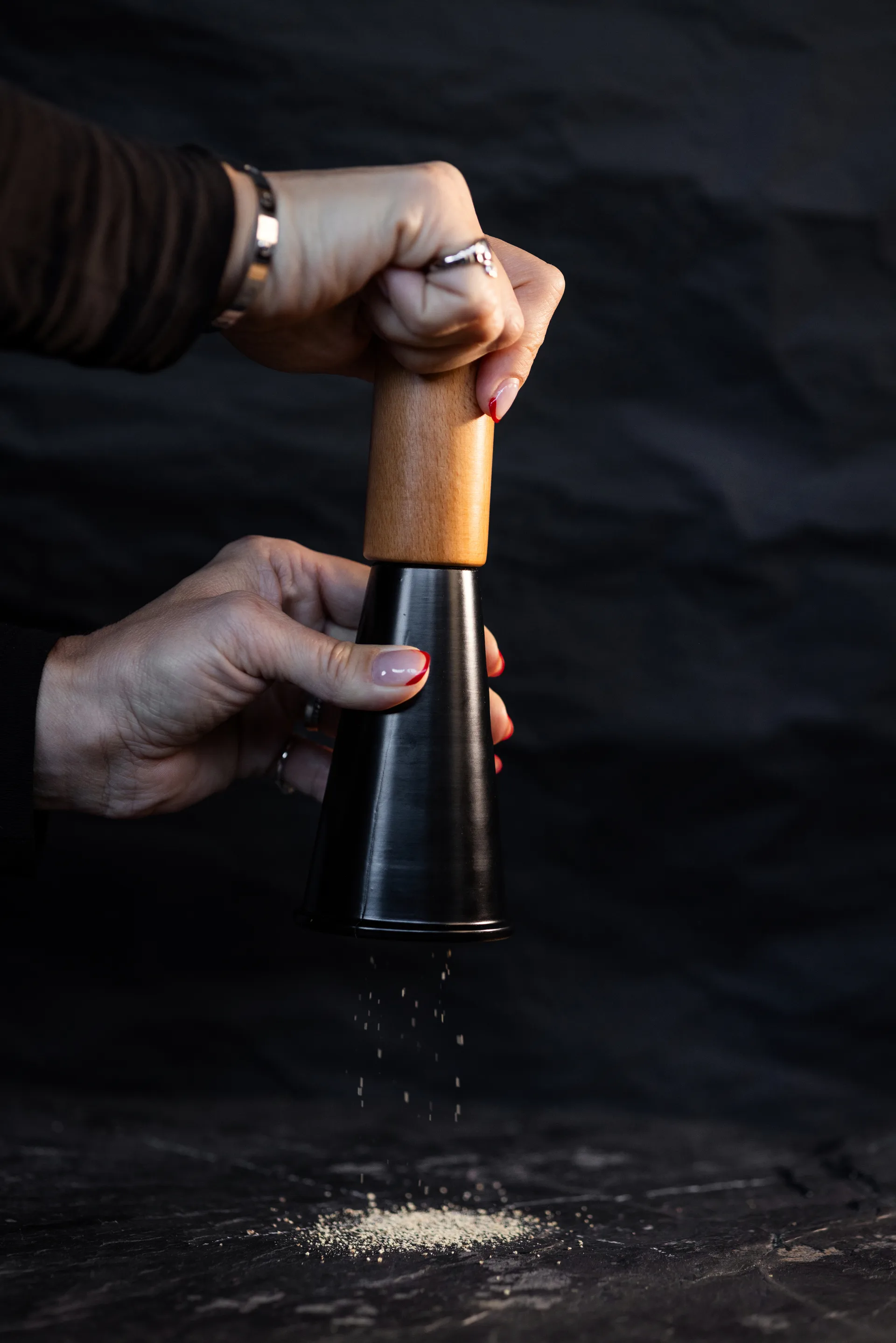 Młynek do soli i pieprzu Gurken średni 20,5 cm, Czarno-brązowy Sagaform