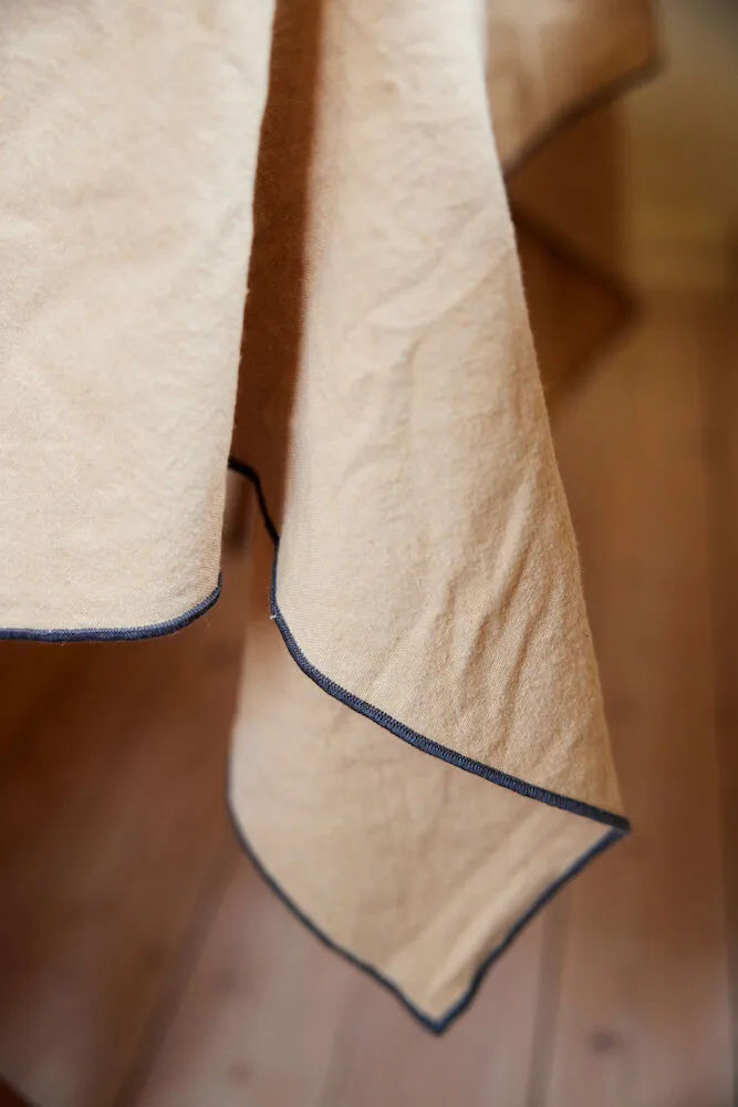 Obrus Edith 150x280 cm, Beżowy Sagaform