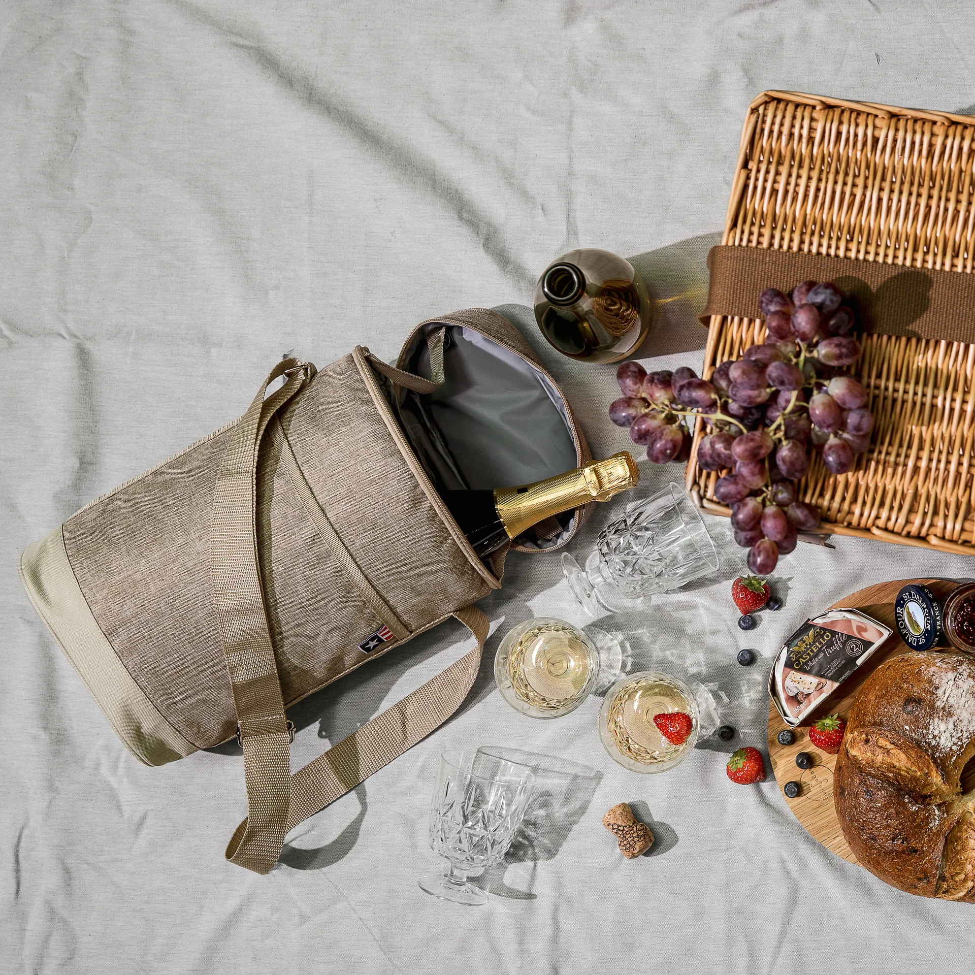 Szklanki plastikowe Picknick Juni 4 szt., 30 cl Sagaform