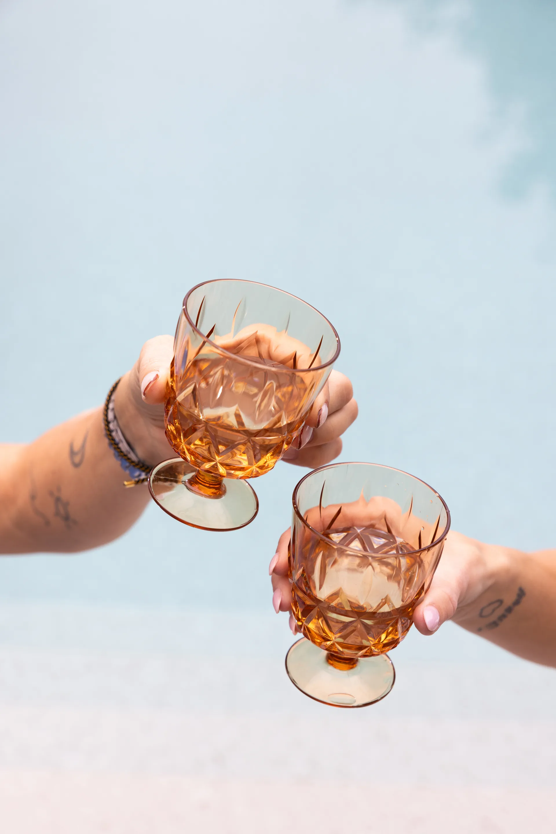 Szklanki plastikowe Picknick Juni 4 szt., Bursztyn Sagaform