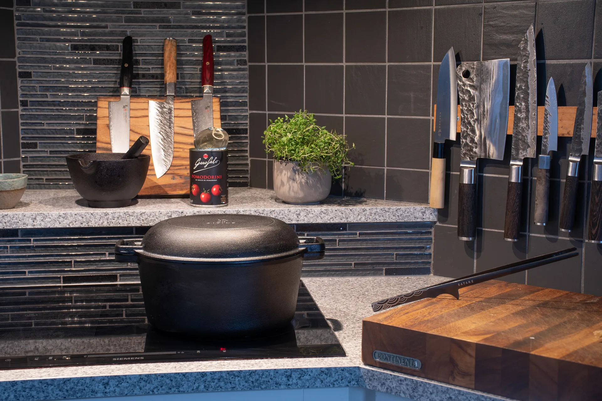 Garnek żeliwny z pokrywką, Ø26 cm Satake