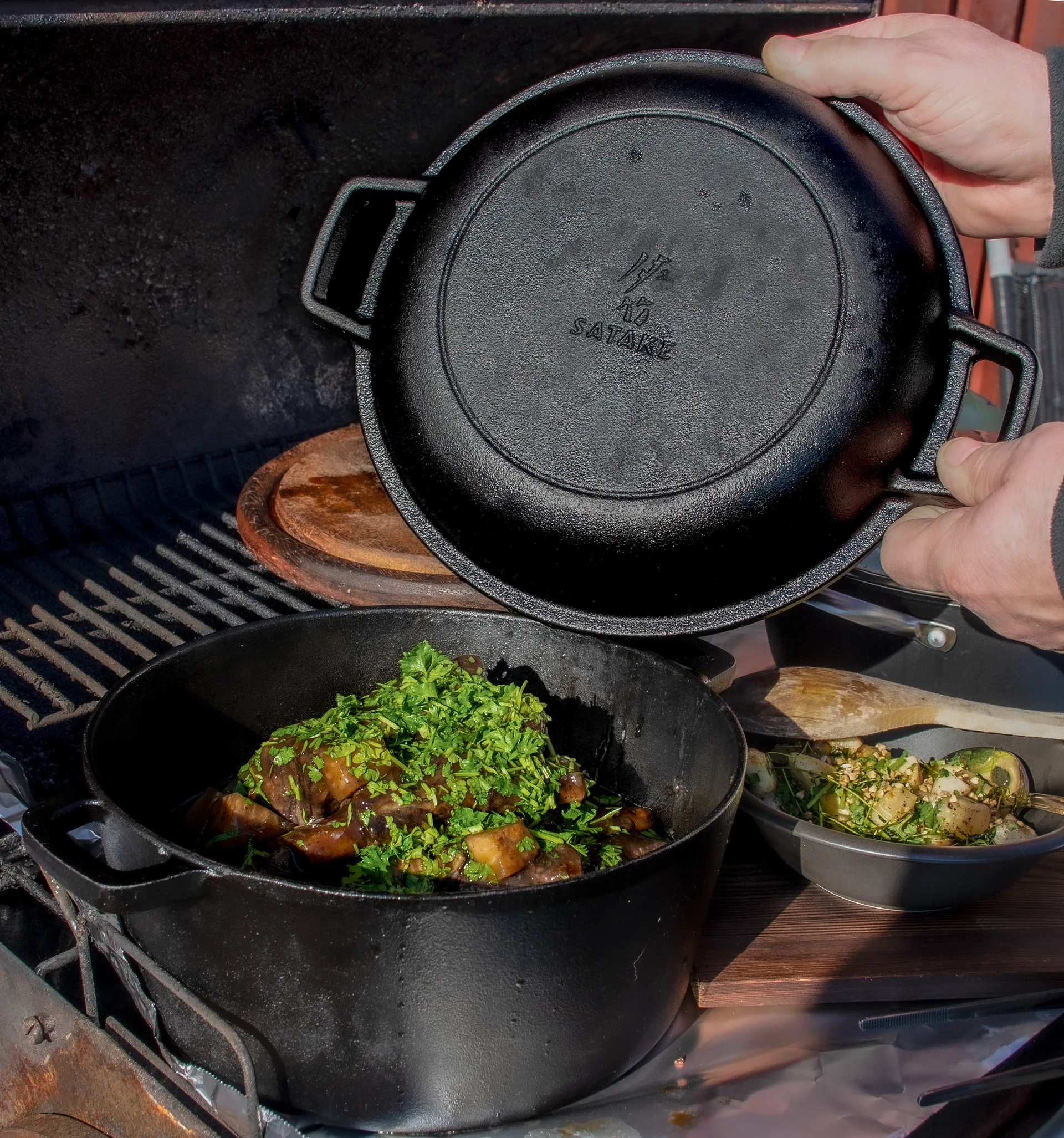 Garnek żeliwny z pokrywką, Ø26 cm Satake