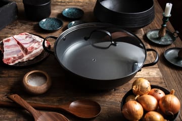 Głęboka patelnia Satake z lekkiego żeliwa - 30 cm - Satake