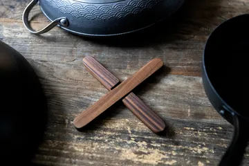 Magnetyczna podkładka pod garnek Satake - Drewno orzechowe - Satake