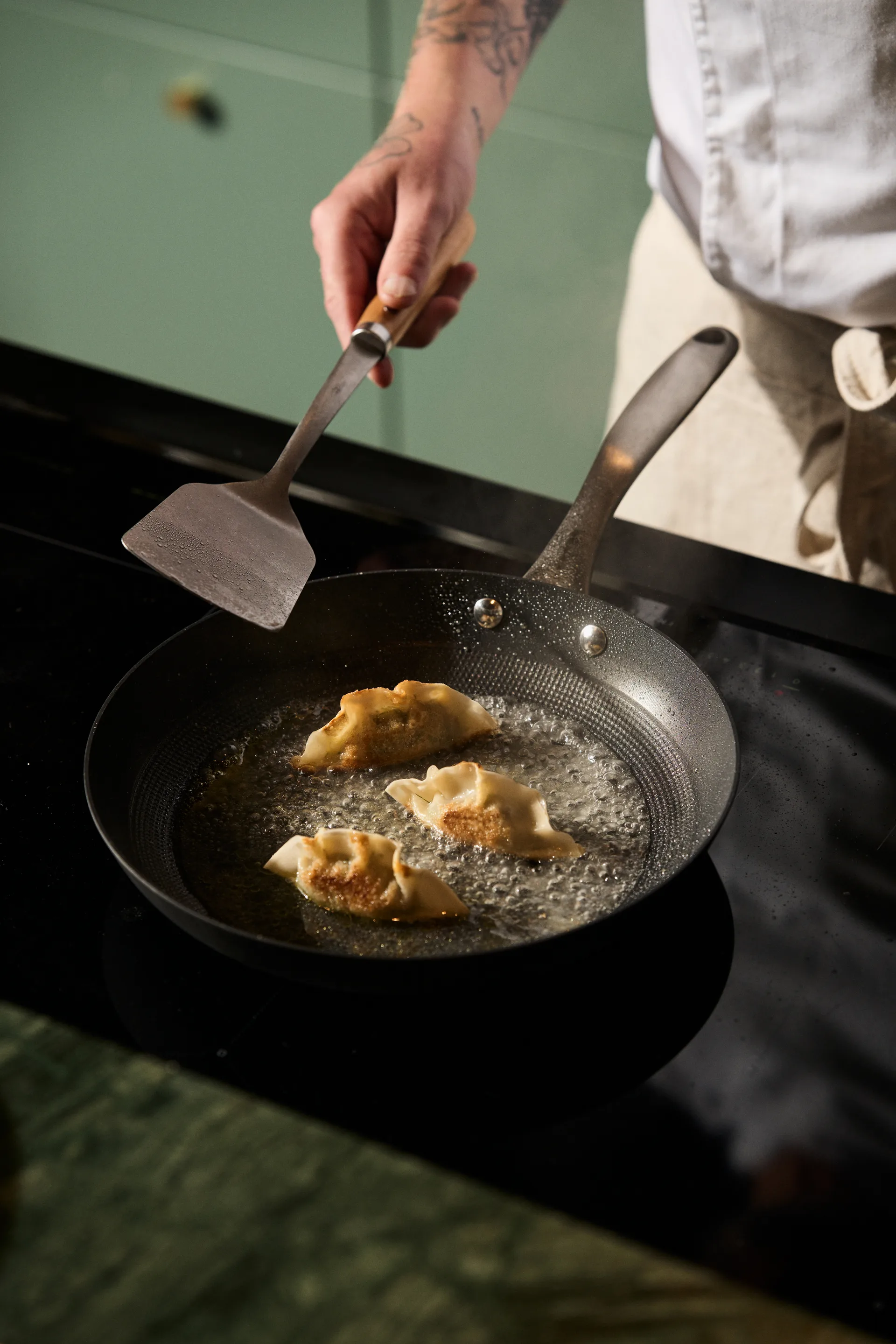 Patelnia Satake z lekkiego żeliwa non stick, 28 cm Satake