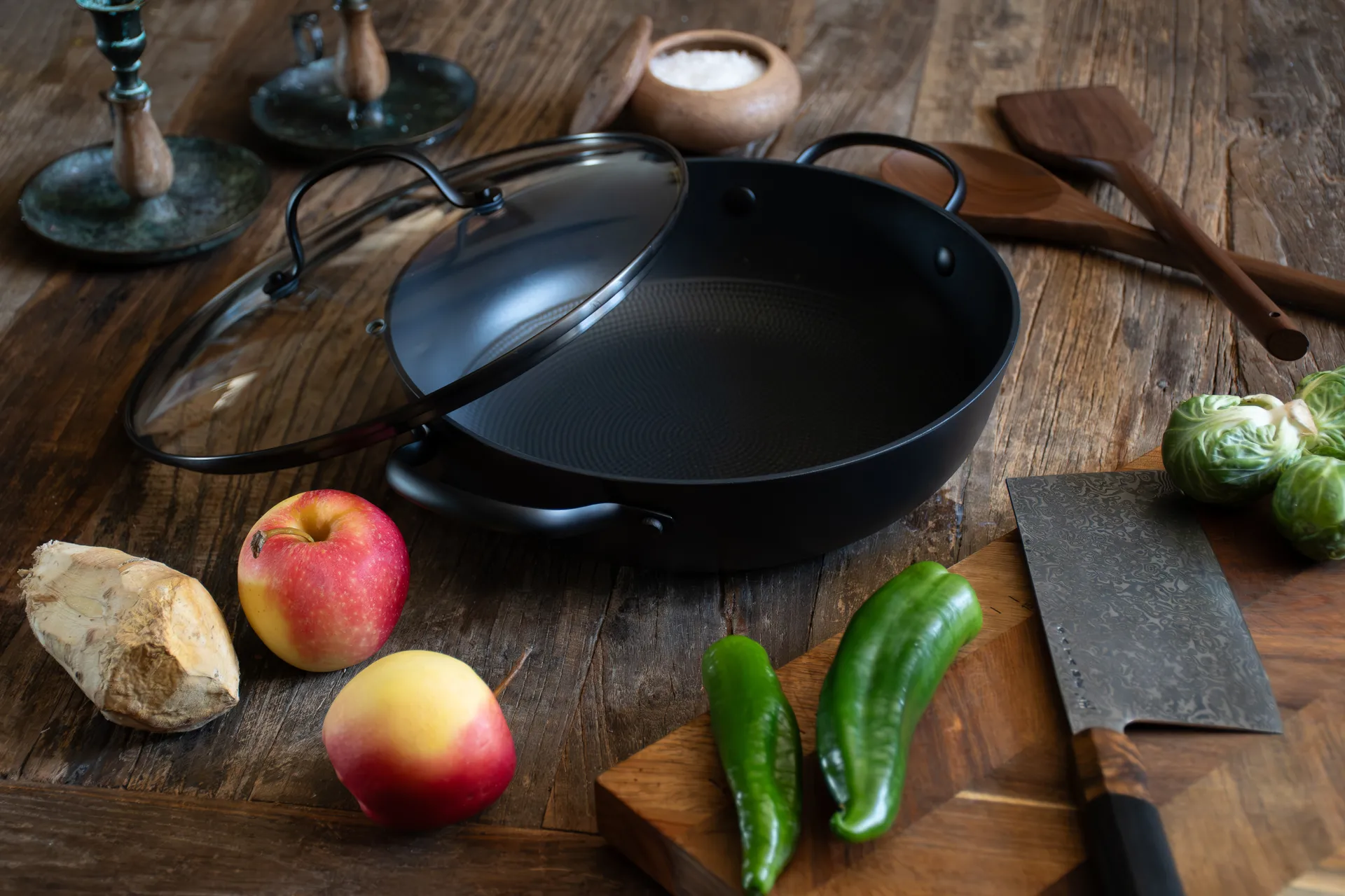 Rondel Satake z lekkiego żeliwa ze szklaną pokrywką, 26 cm Satake