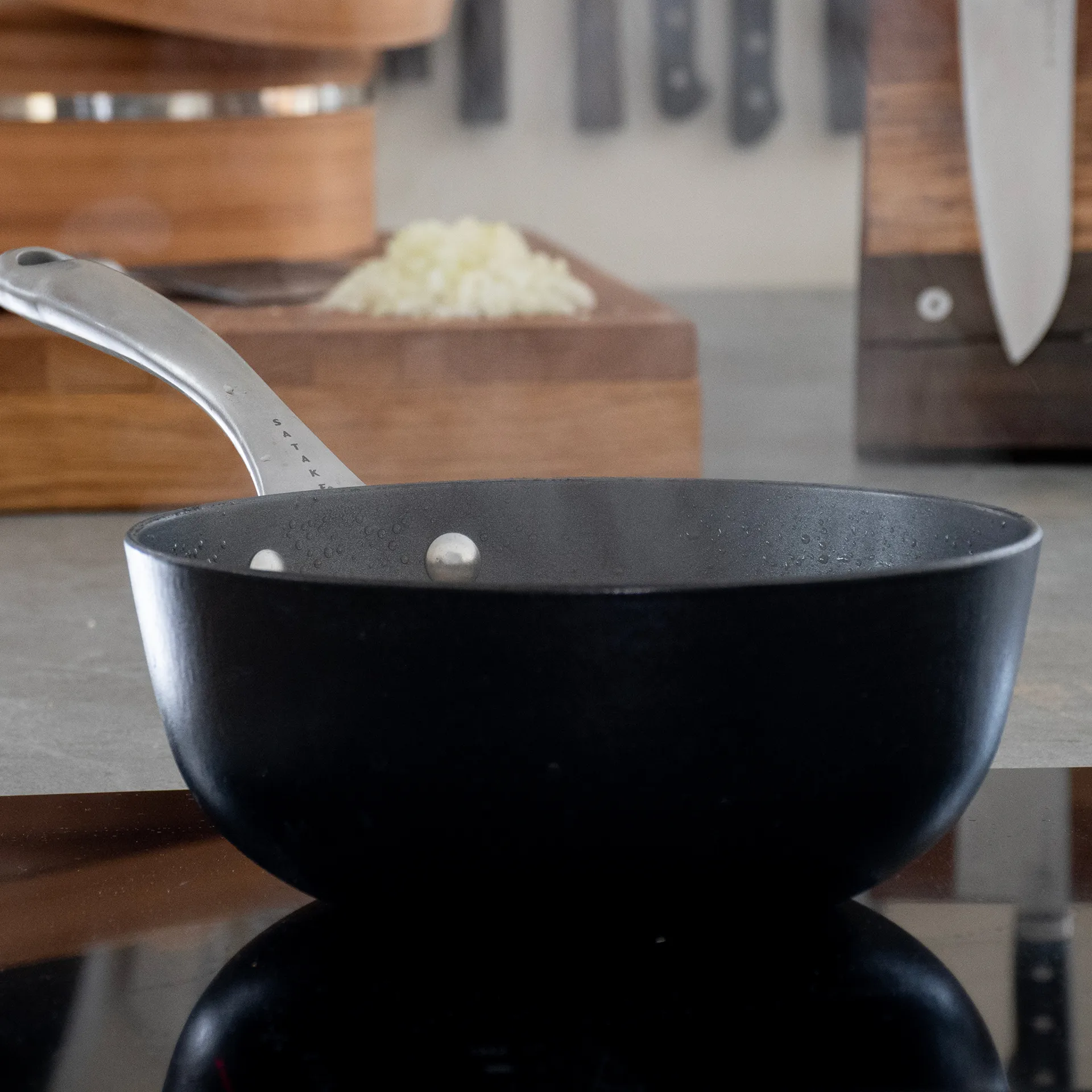 Rondel Satake ze szklaną pokrywą, 2 cz., 2 L Satake