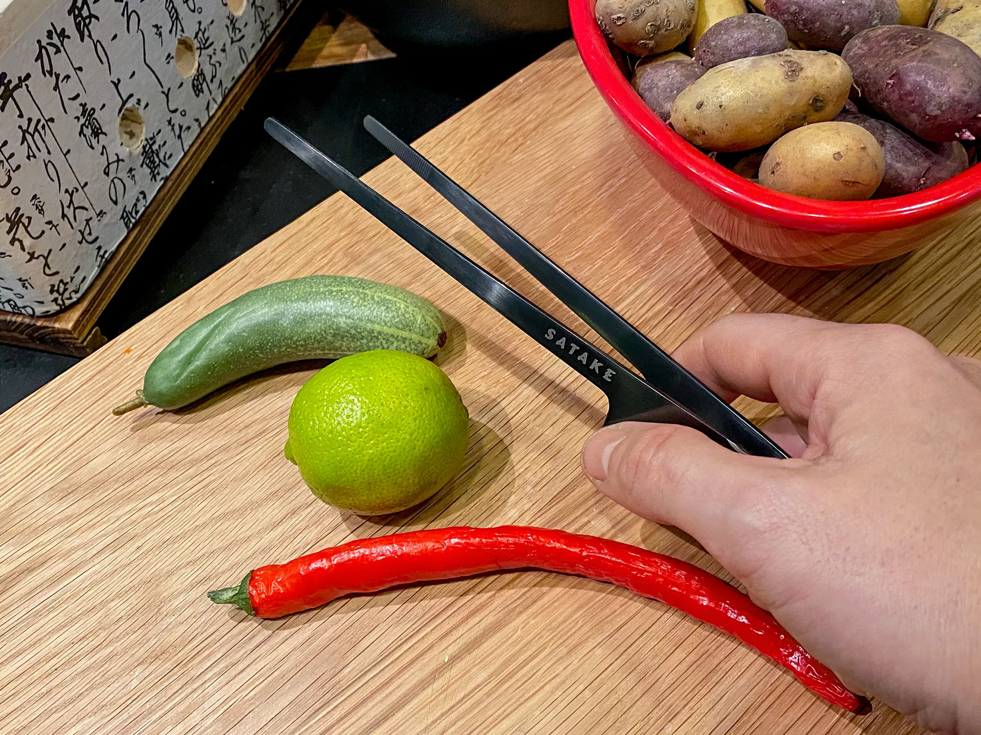 Szczypce kuchenne Satake Hibachi, Stal nierdzewna Satake