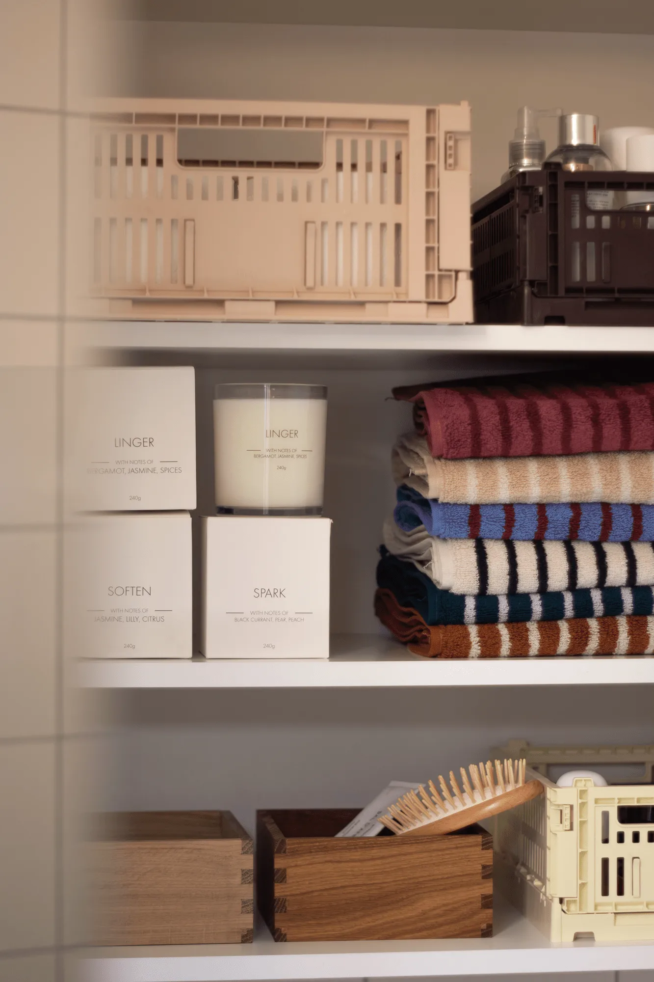 Świeca zapachowa Linger, 260 g Scandi Essentials