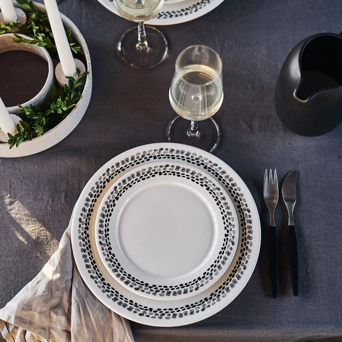 Clean obrus lniany 145x350 cm, Charcoal  Scandi Living