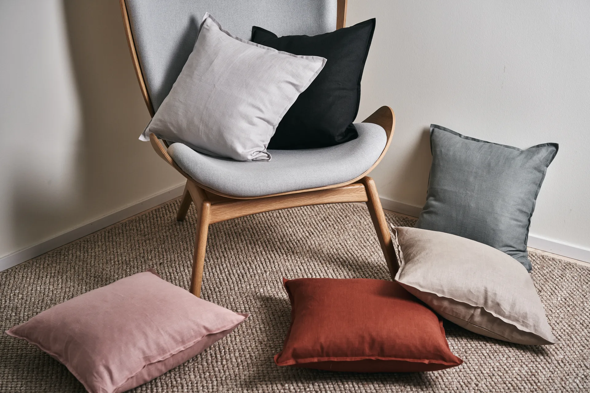 Poszewka na poduszkę Calm, len 50x50 cm, Carbon Scandi Living