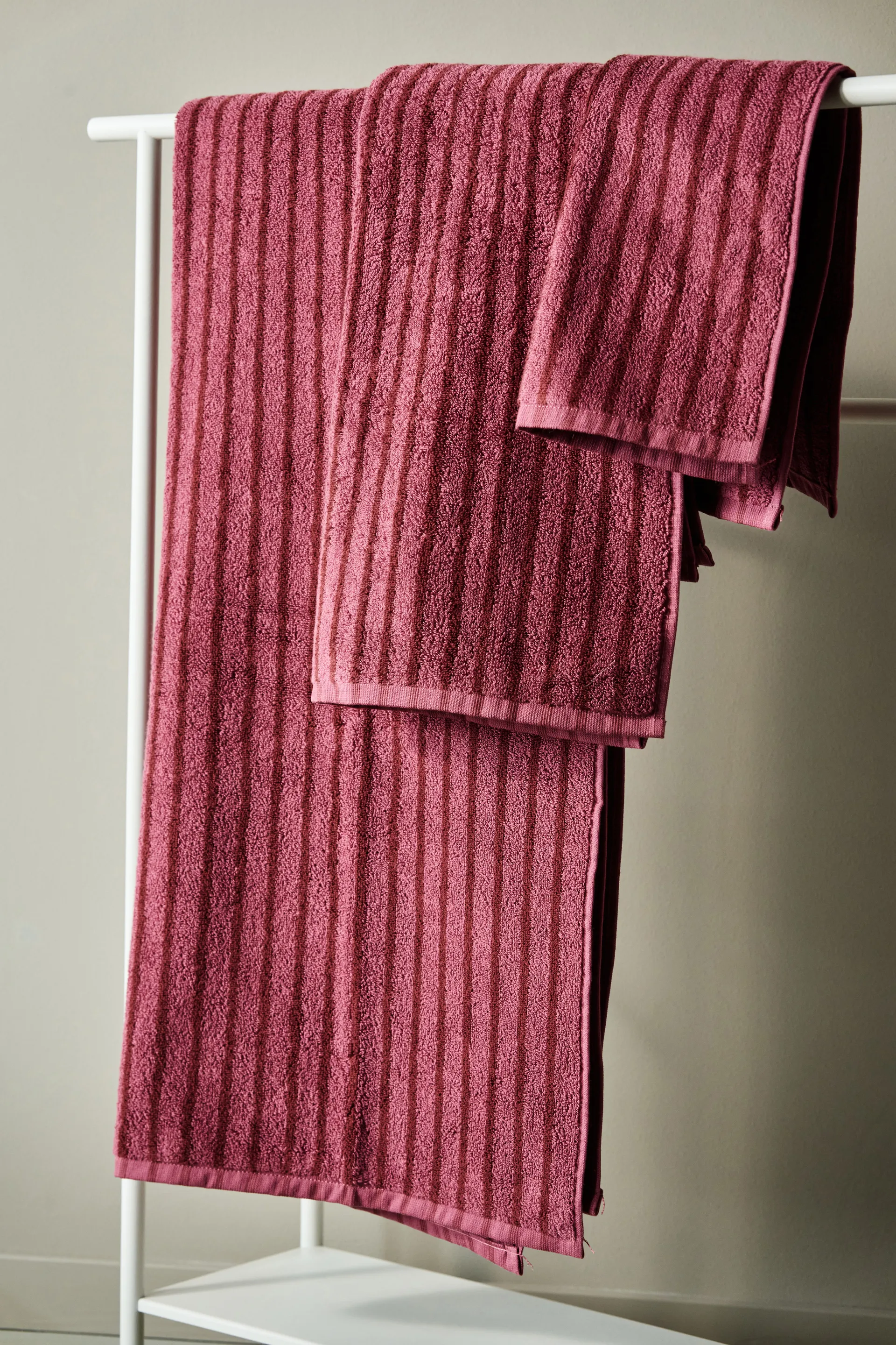 Ręcznik Drift 30x50 cm, Różowo-czerwony Scandi Living