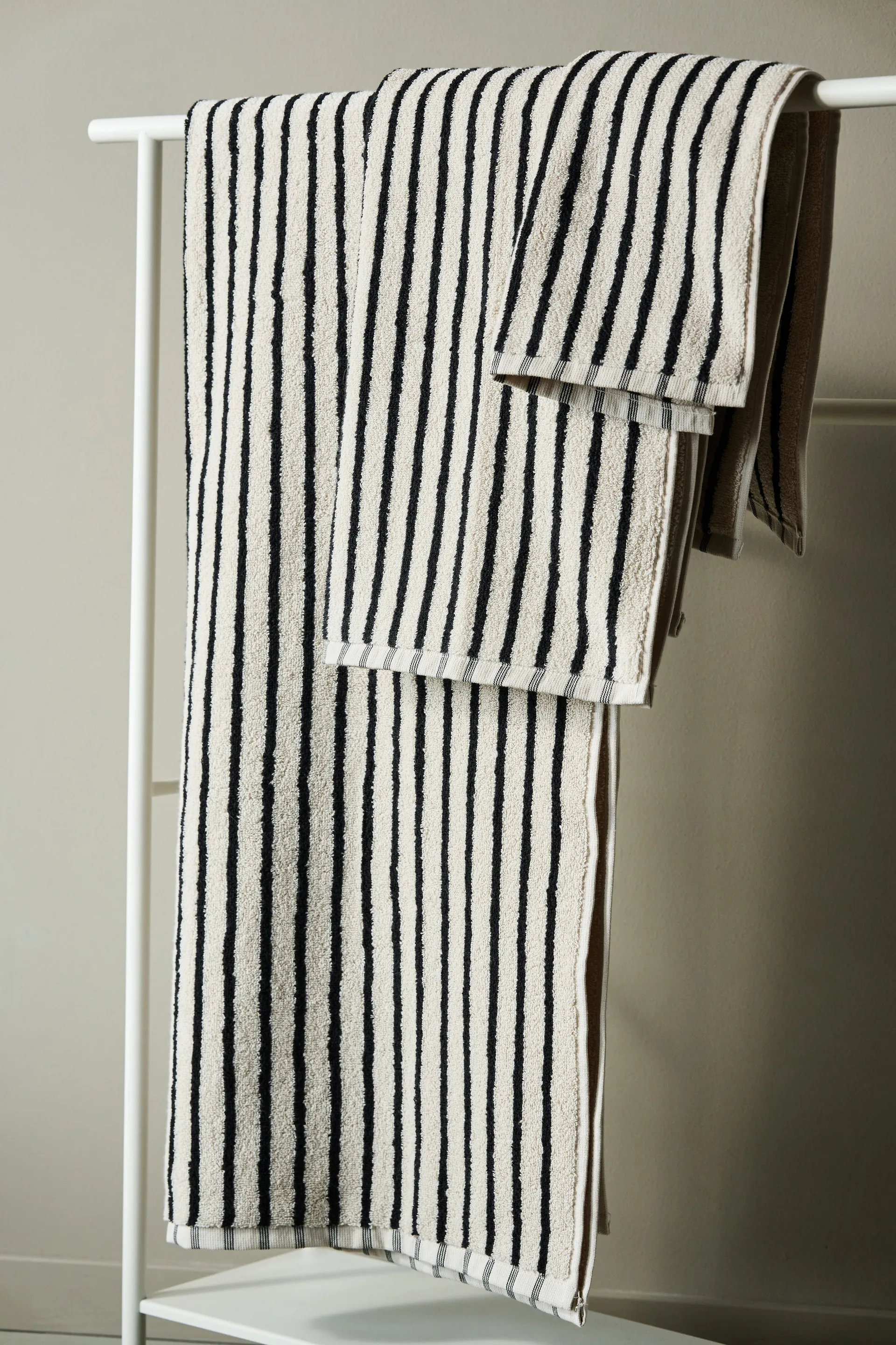 Ręcznik Drift 50x70 cm, Biało-czarny Scandi Living