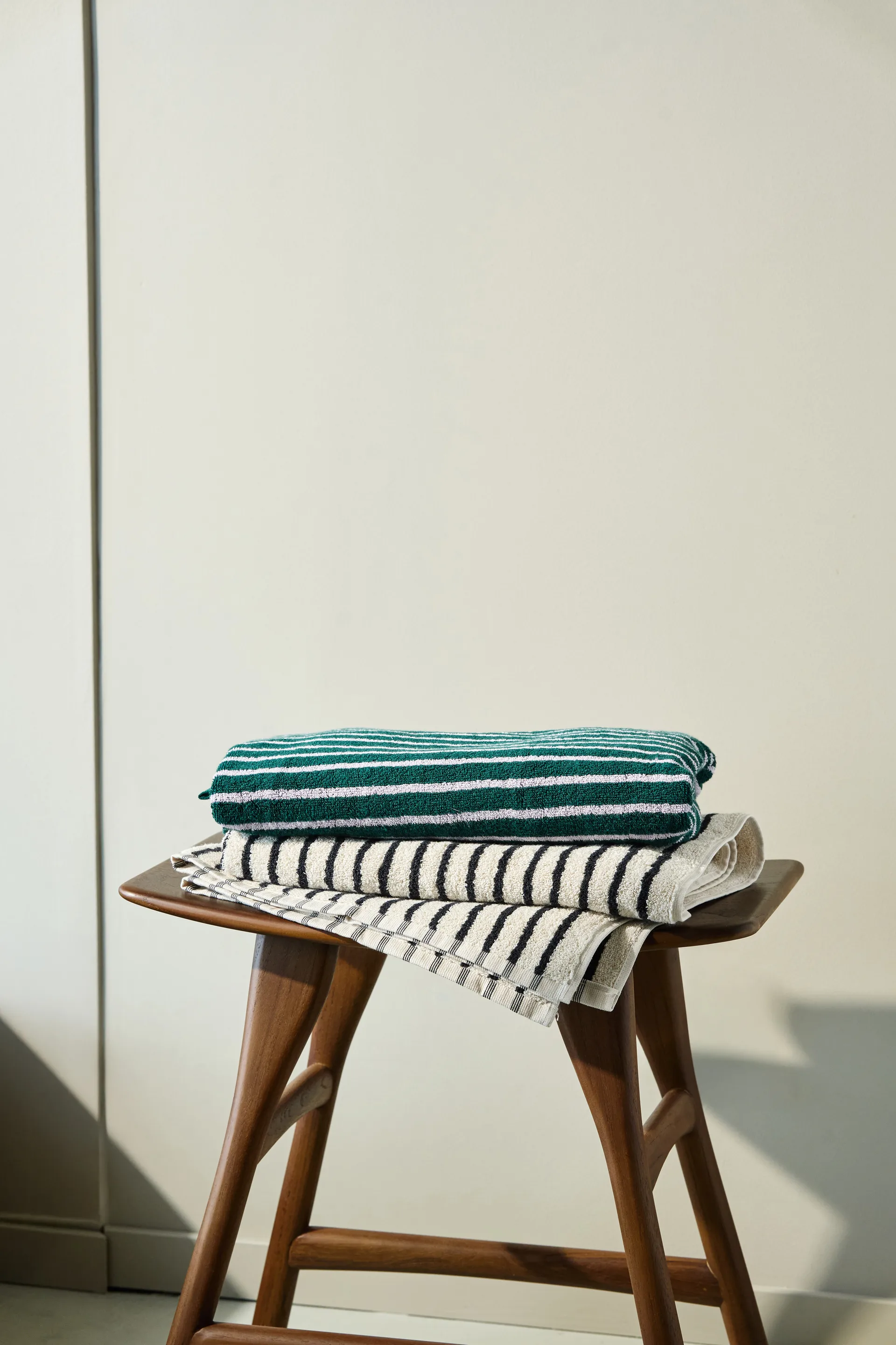 Ręcznik kąpielowy Drift 70x140 cm, Biało-czarny Scandi Living