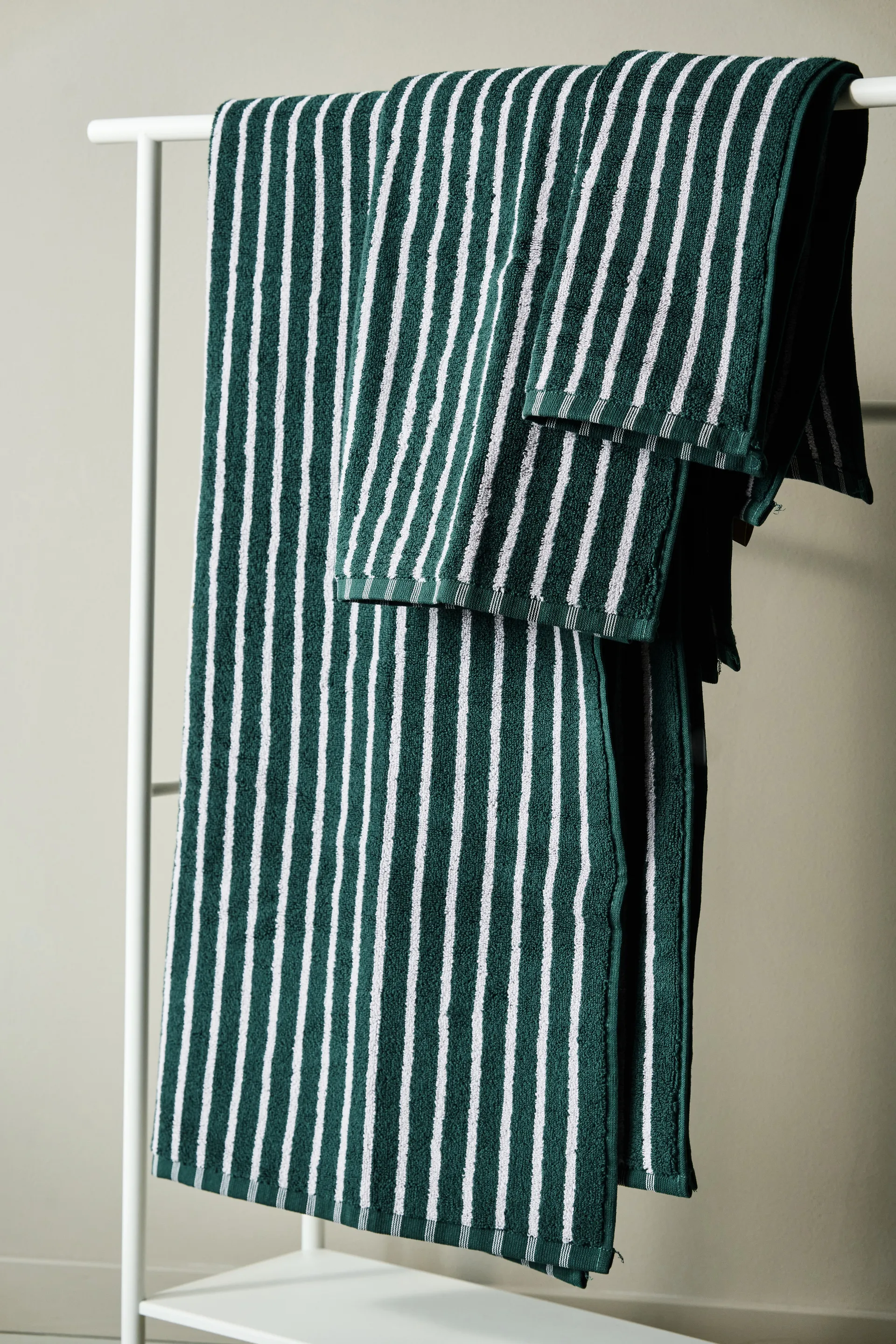 Ręcznik kąpielowy Drift 70x140 cm, Zielono-fioletowy Scandi Living