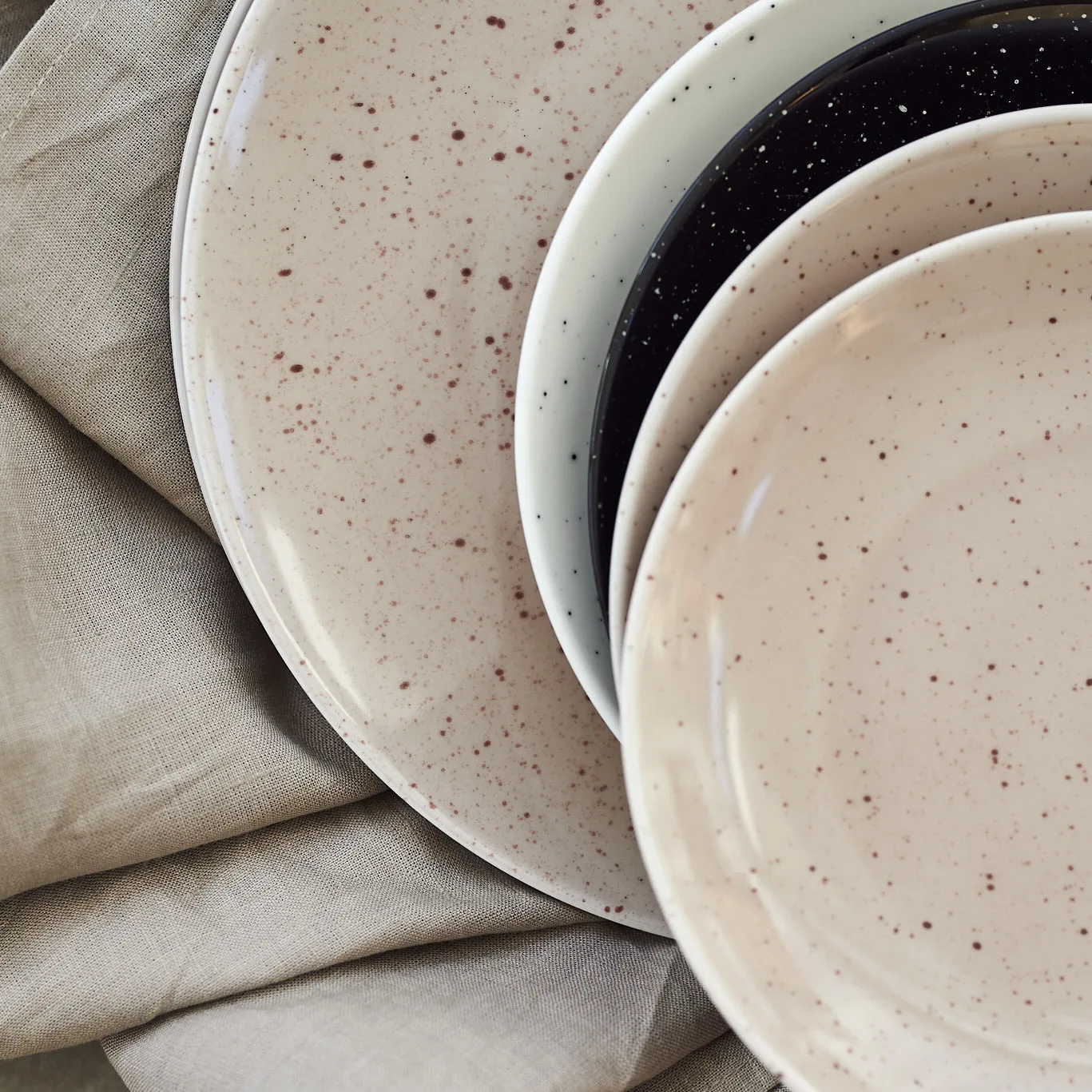 Talerz Freckle Ø20 cm, Czarny Scandi Living