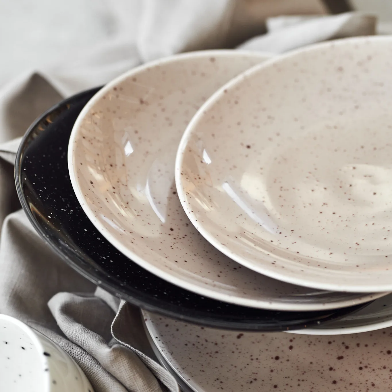 Talerz Freckle Ø20 cm, Czarny Scandi Living