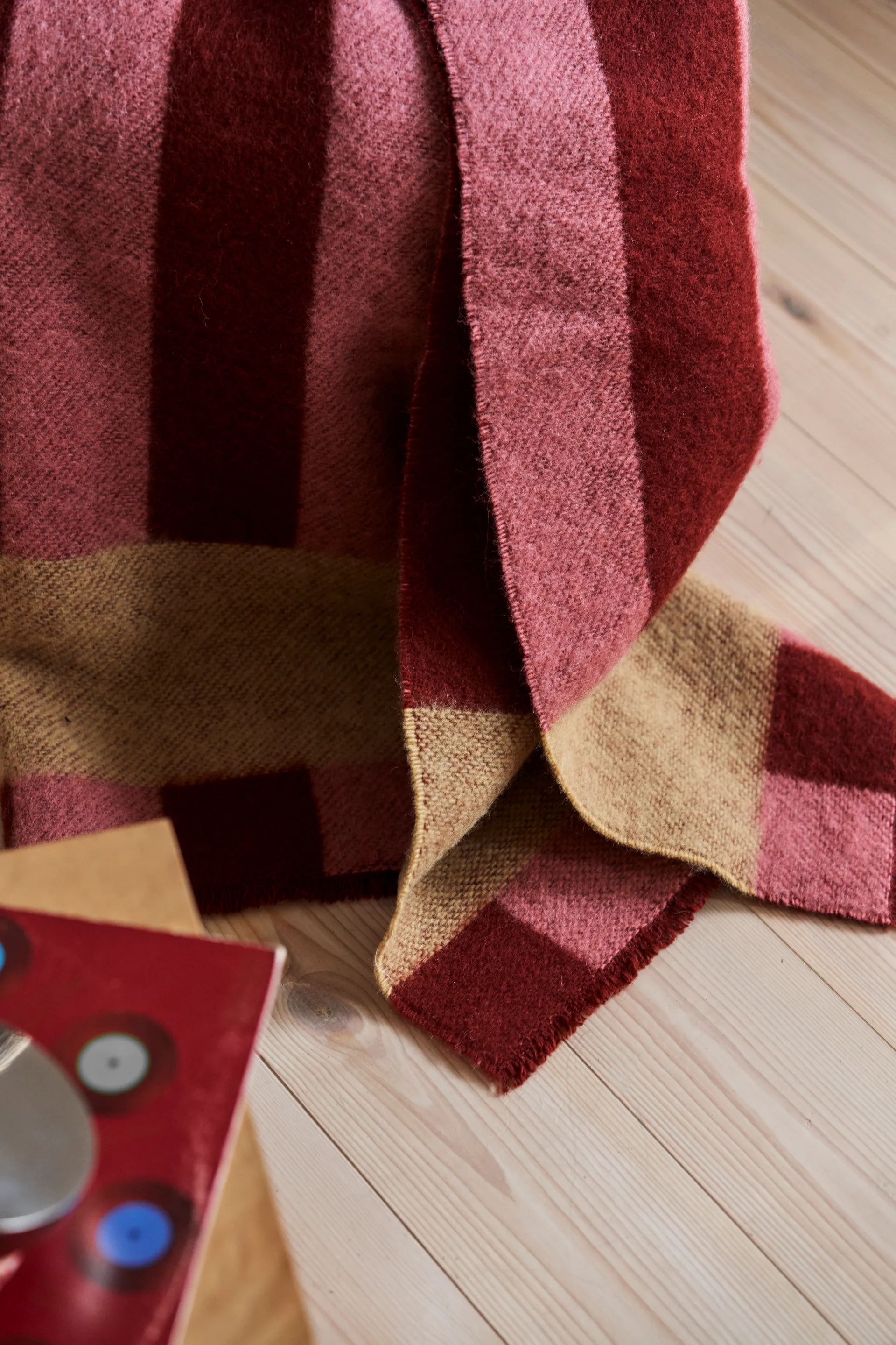 Wełniany koc Aisles 130x180 cm, Czerwony Scandi Living