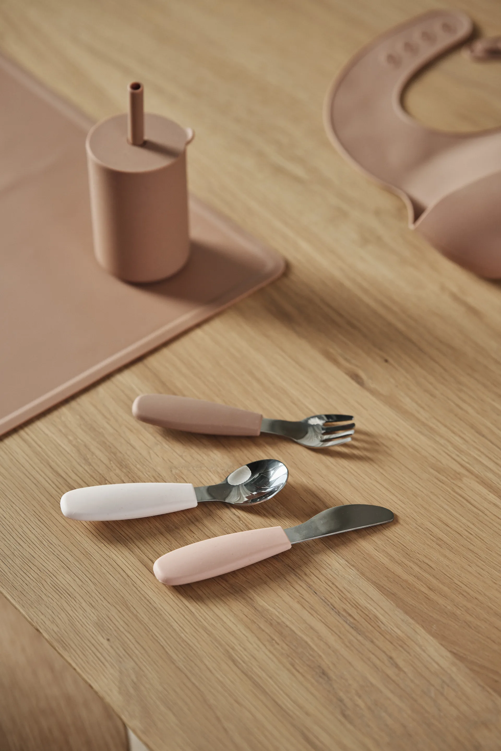 Zestaw sztućców silikonowych Dine, 3 szt., Blush Scandi Living