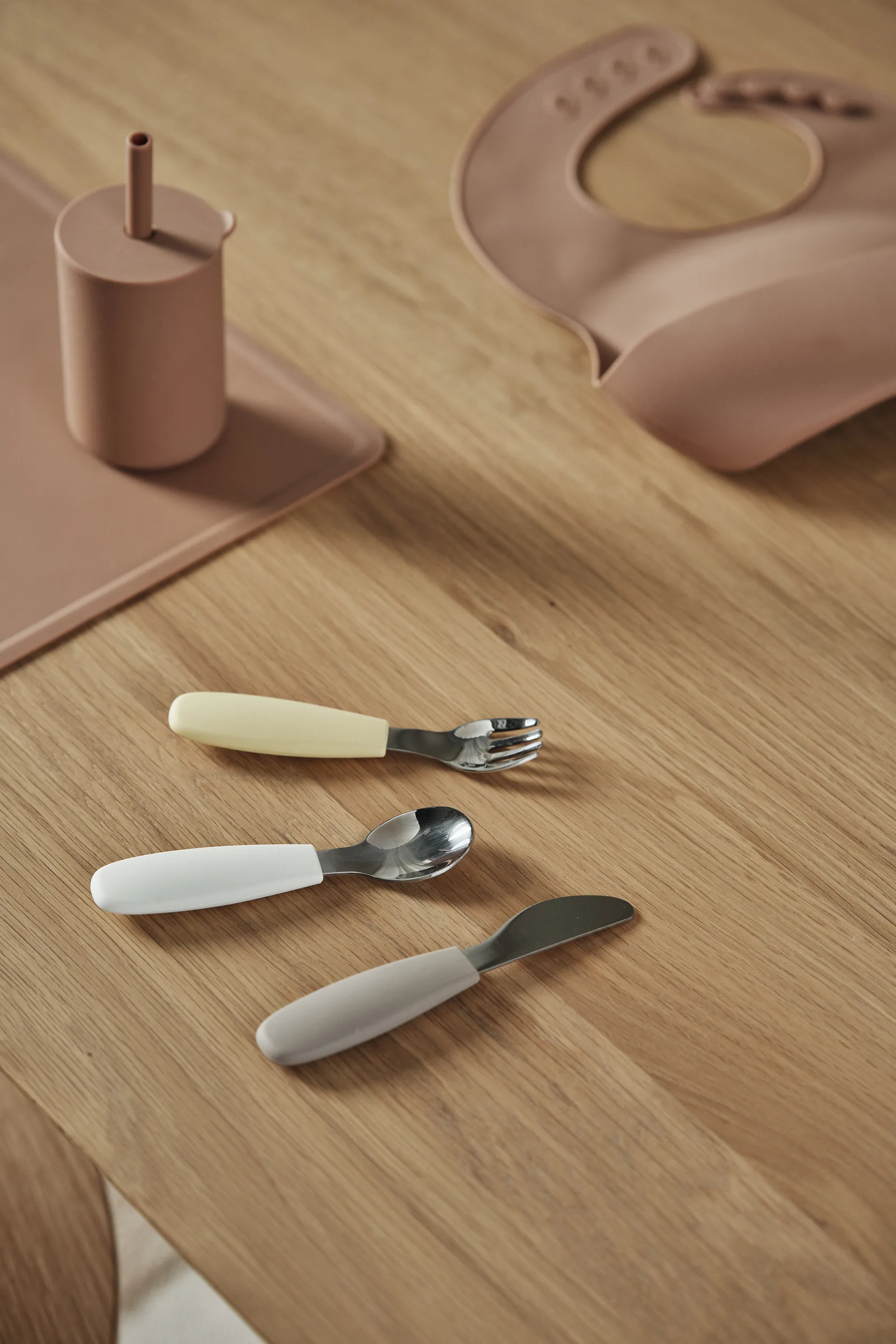 Zestaw sztućców silikonowych Dine, 3 szt., Taupe Scandi Living