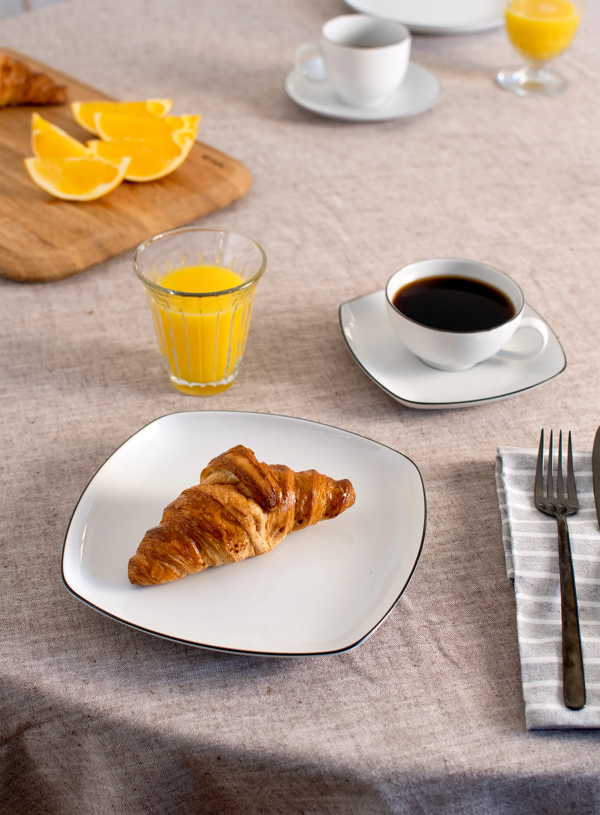 Lido black lines zestaw do herbaty kwadratowy 18 sztuk, Biały z czarną lamówką Seltmann Weiden