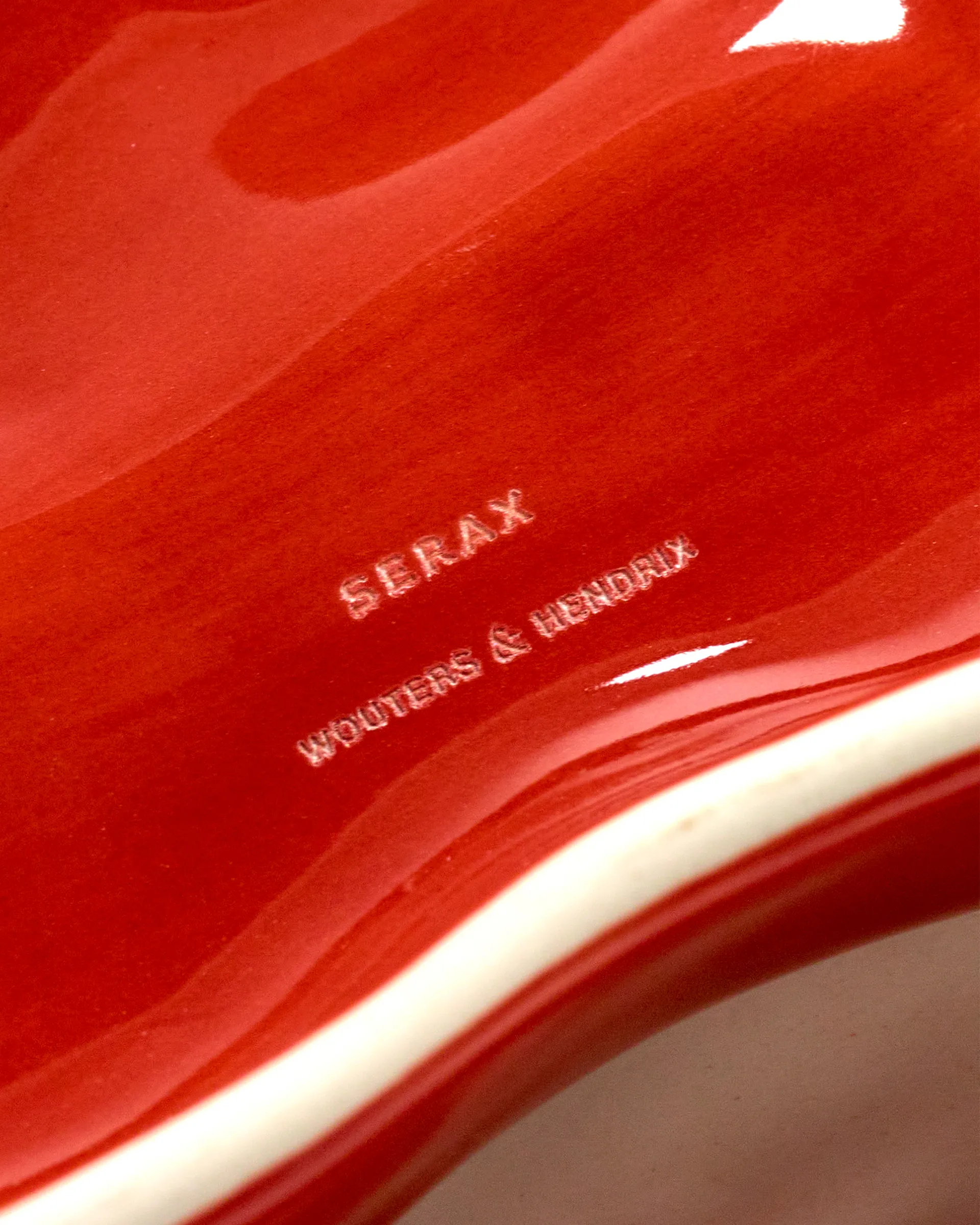 Taca Les Objets Mouleversants S, Red Serax