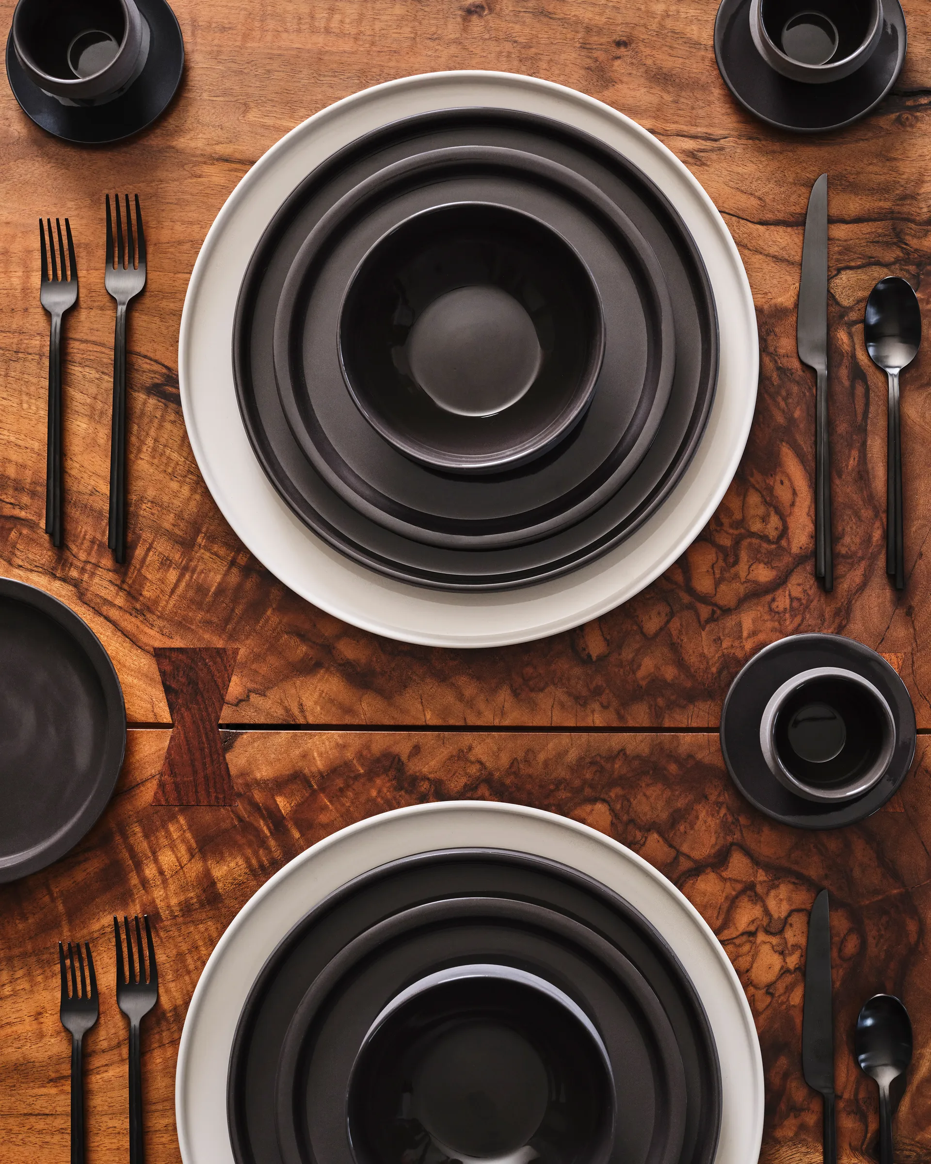 Zestaw sztućców Dune 24 szt. w pudełku prezentowym, Black Serax