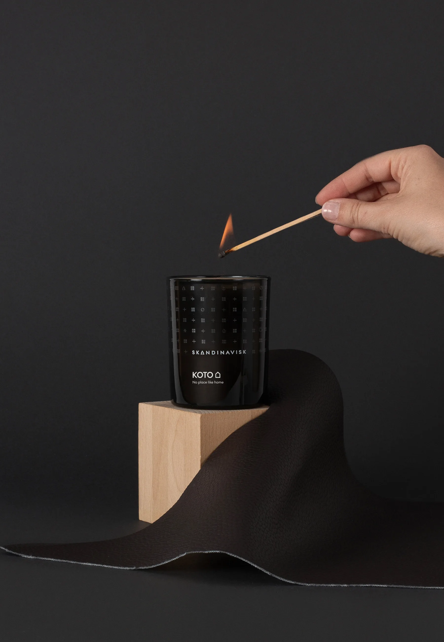 Świeca zapachowa Koto z pokrywą, 200 g Skandinavisk