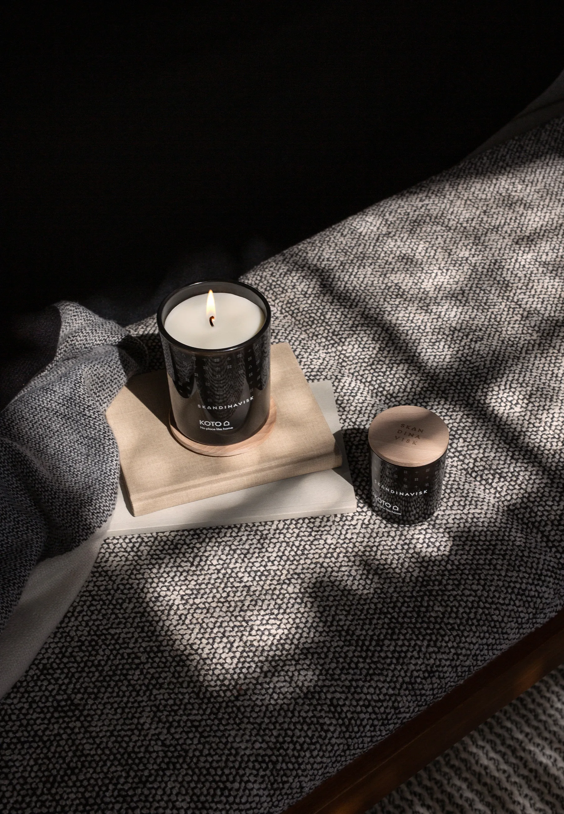 Świeca zapachowa Koto z pokrywą, 65 g Skandinavisk