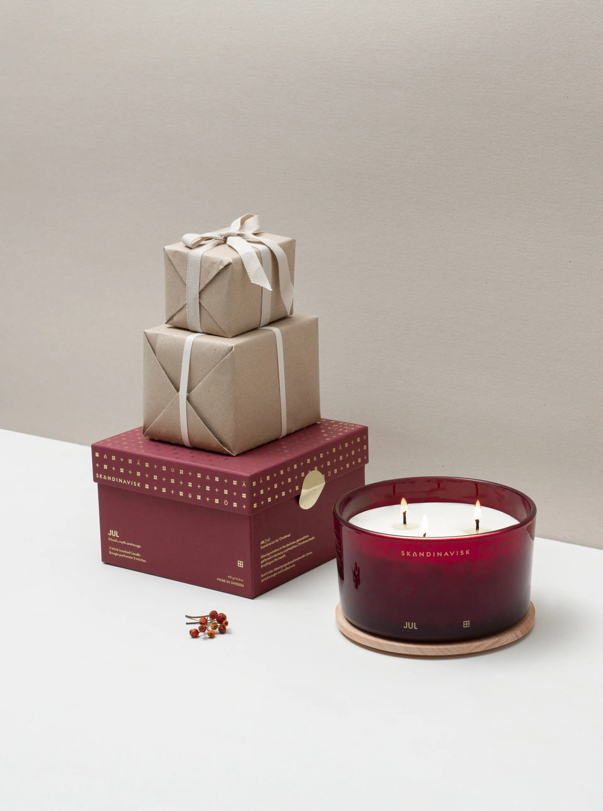 Świeca zapachowa Święta , 475g Skandinavisk