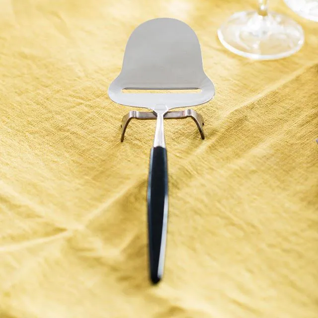 Krajalnica do sera Skaugum, Urban Black Skaugum of Norway