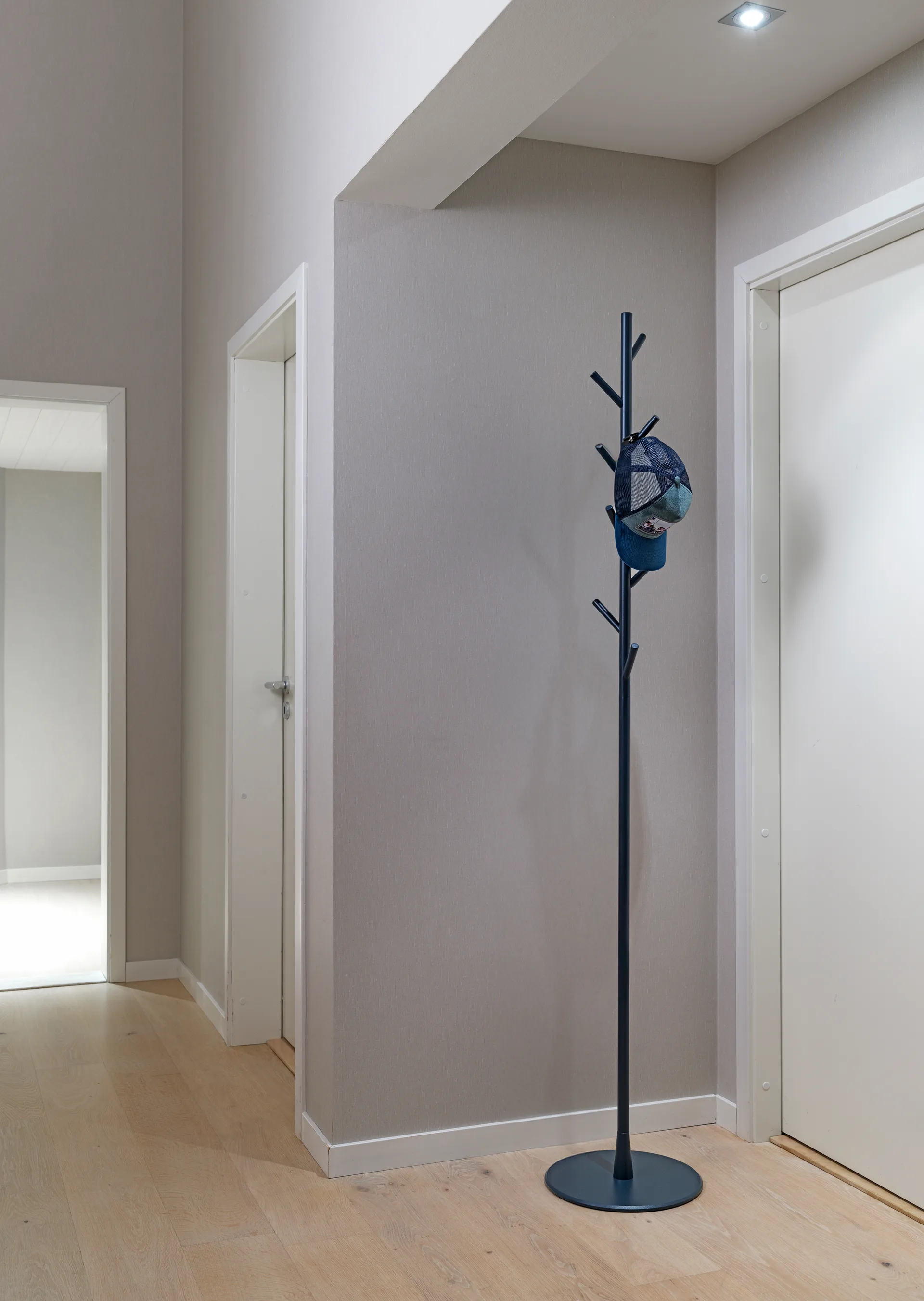 Sticks wieszak podłogowy na ubrania , Osetowy SMD Design