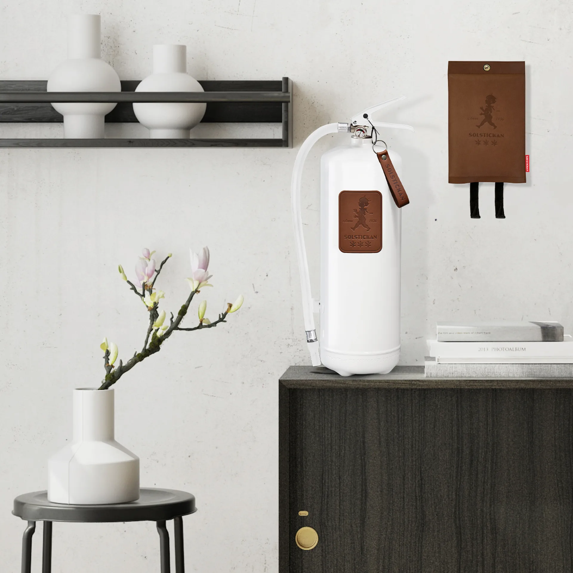 Gaśnica Solstickan 6 kg, Biała-ciemnobrązowa skóra Solstickan Design