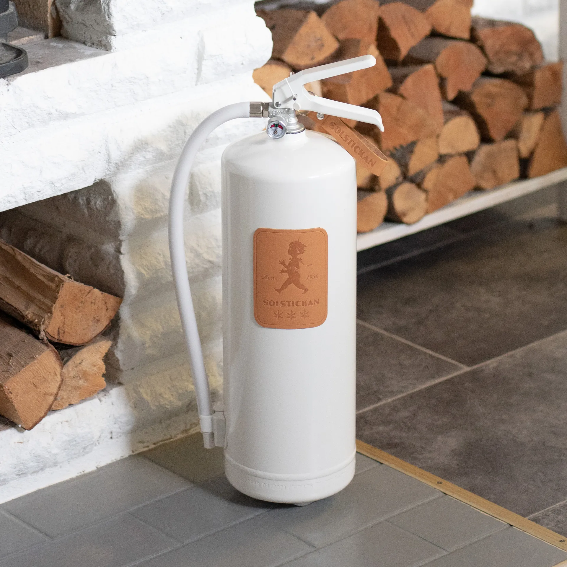 Gaśnica Solstickan 6 kg, Biała-jasna skóra Solstickan Design