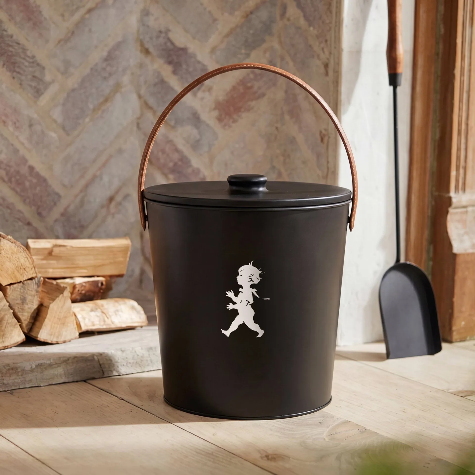 Solstickan kosz na popiół, Czarny Solstickan Design