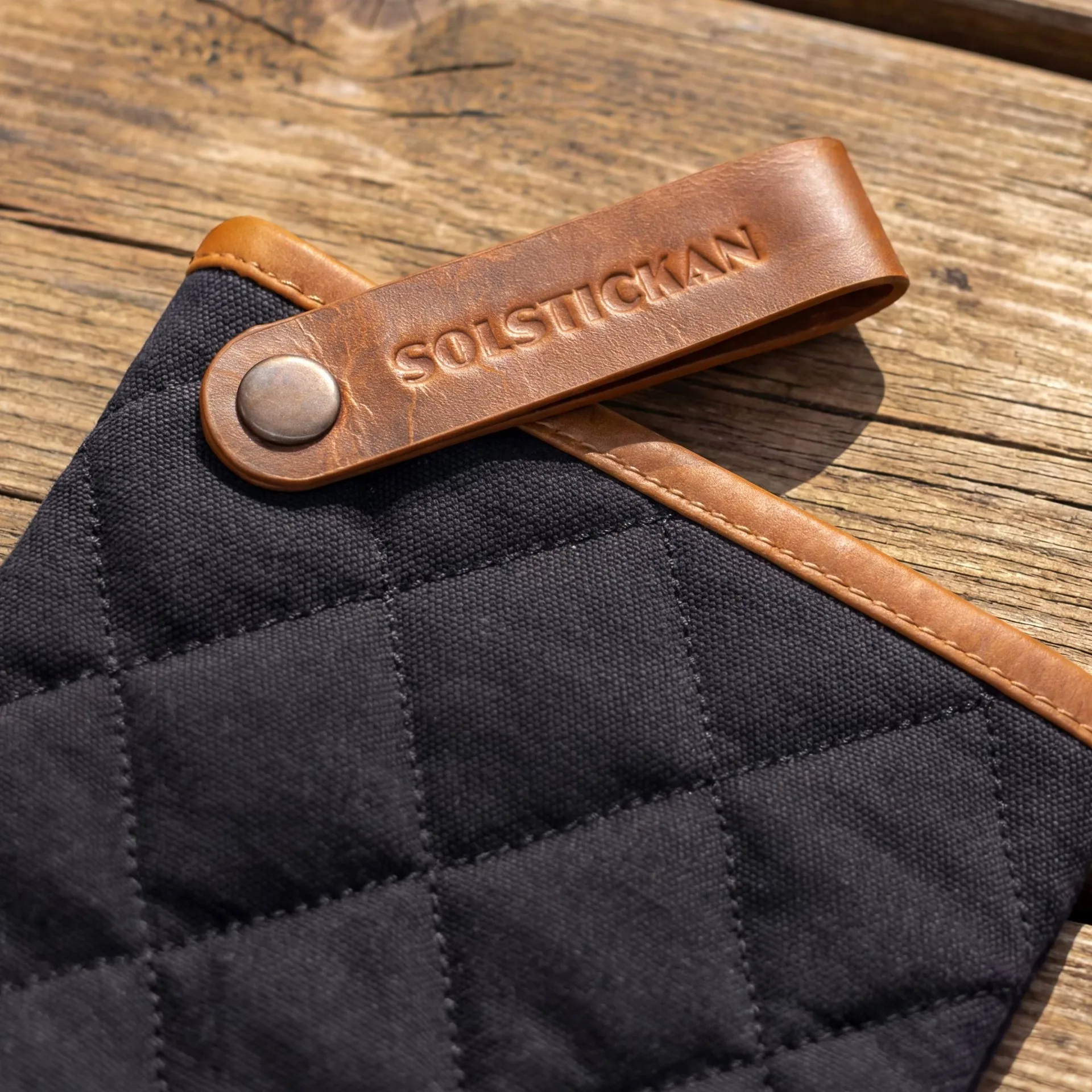 Solstickan rękawica kuchenna canvas, Czarny Solstickan Design