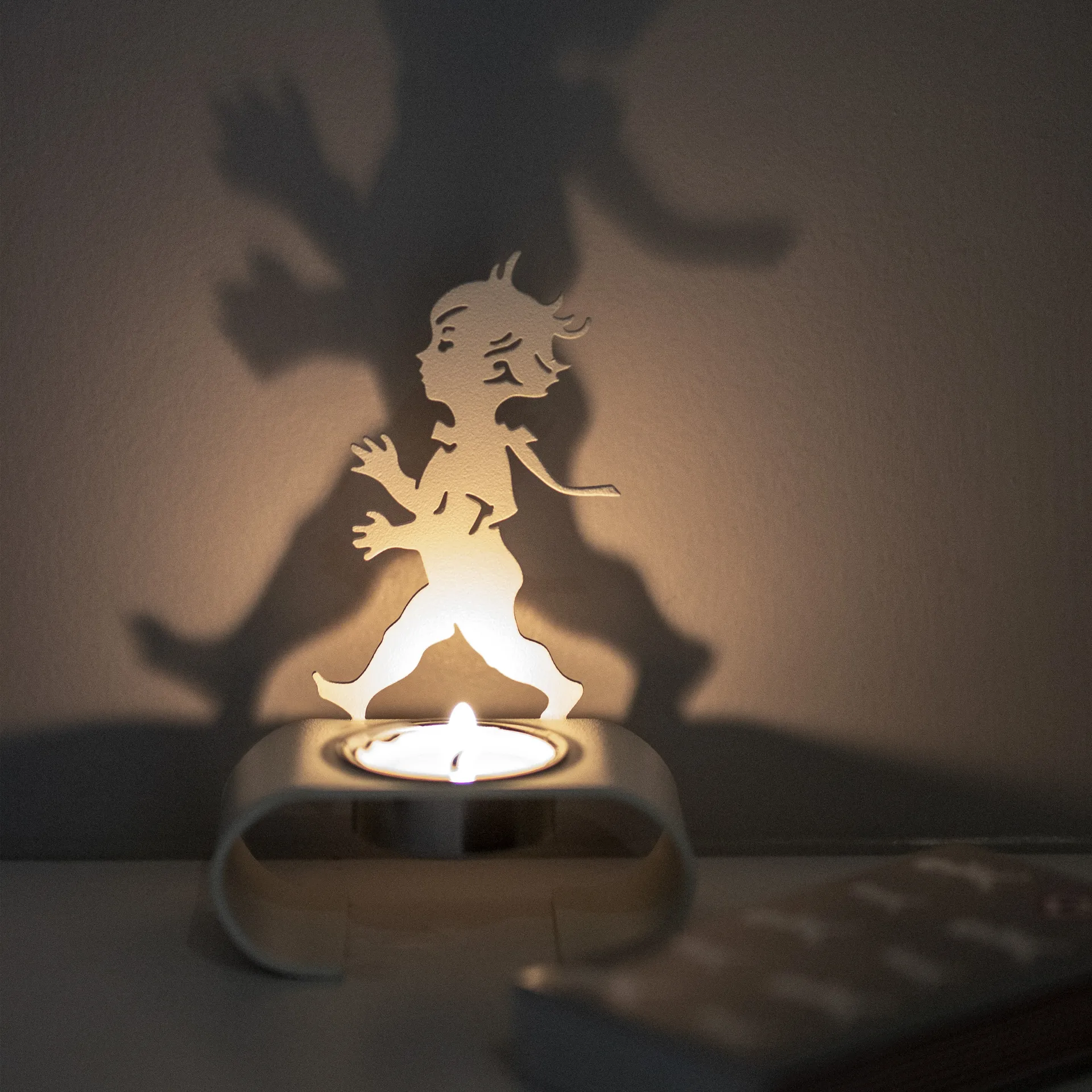 Świecznik na tealighty Silhuett 9,3x13,3 cm, Biały Solstickan Design