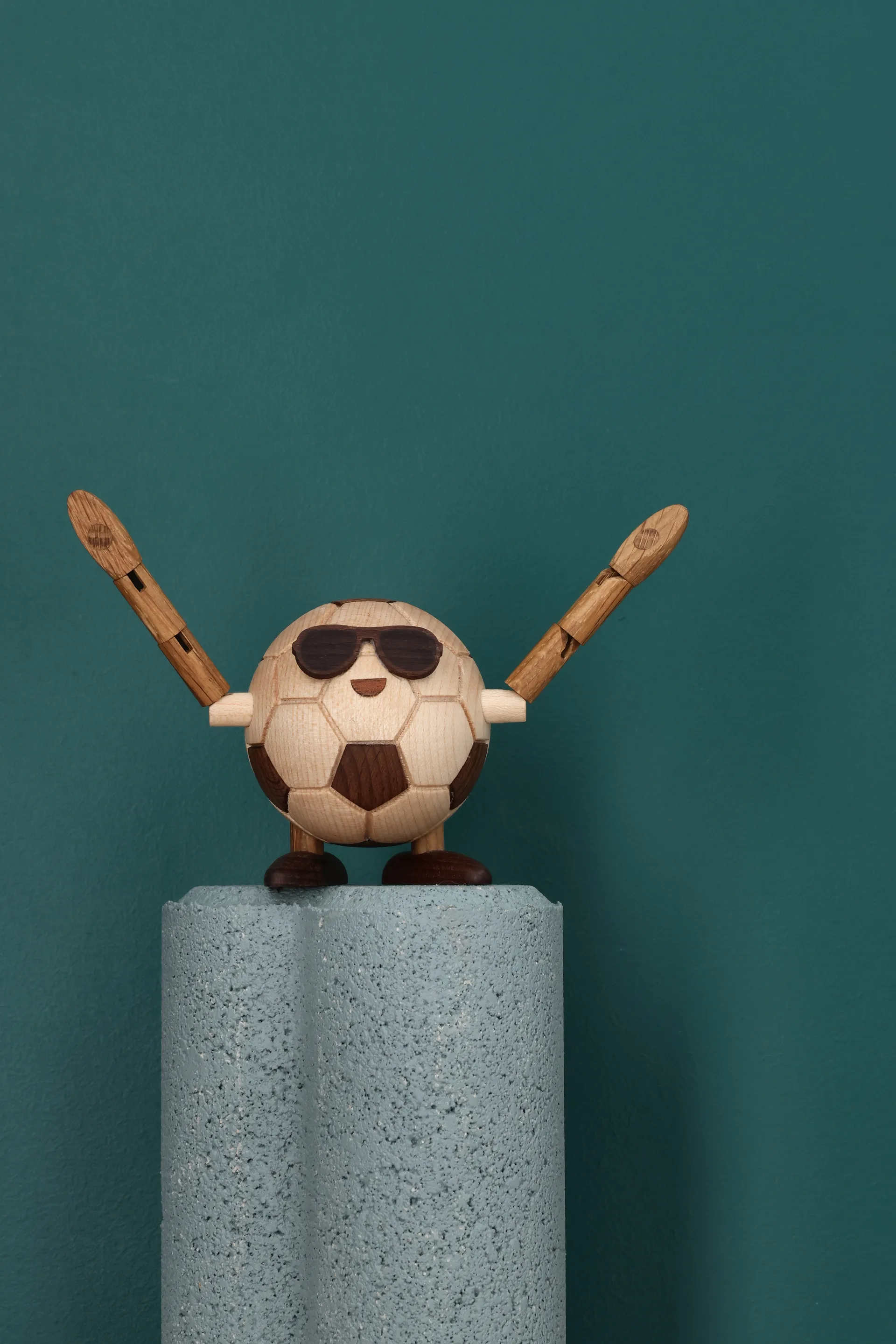 Figurka piłki nożnej Billy Ball, Beige, 8x6,5x6,7 cm Spring Copenhagen