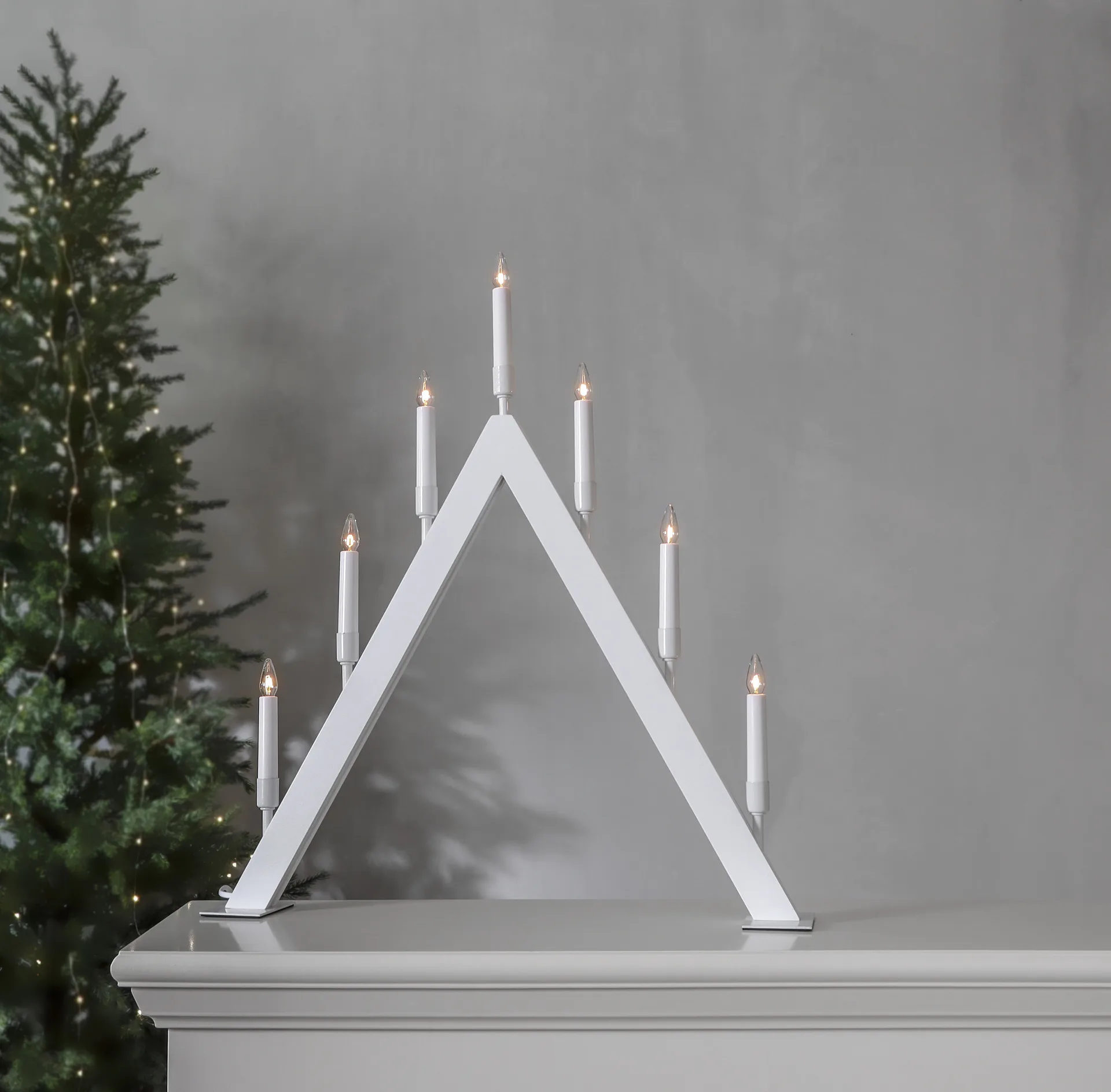 Świecznik adwentowy Vind w kształcie litery A, Biały Star Trading