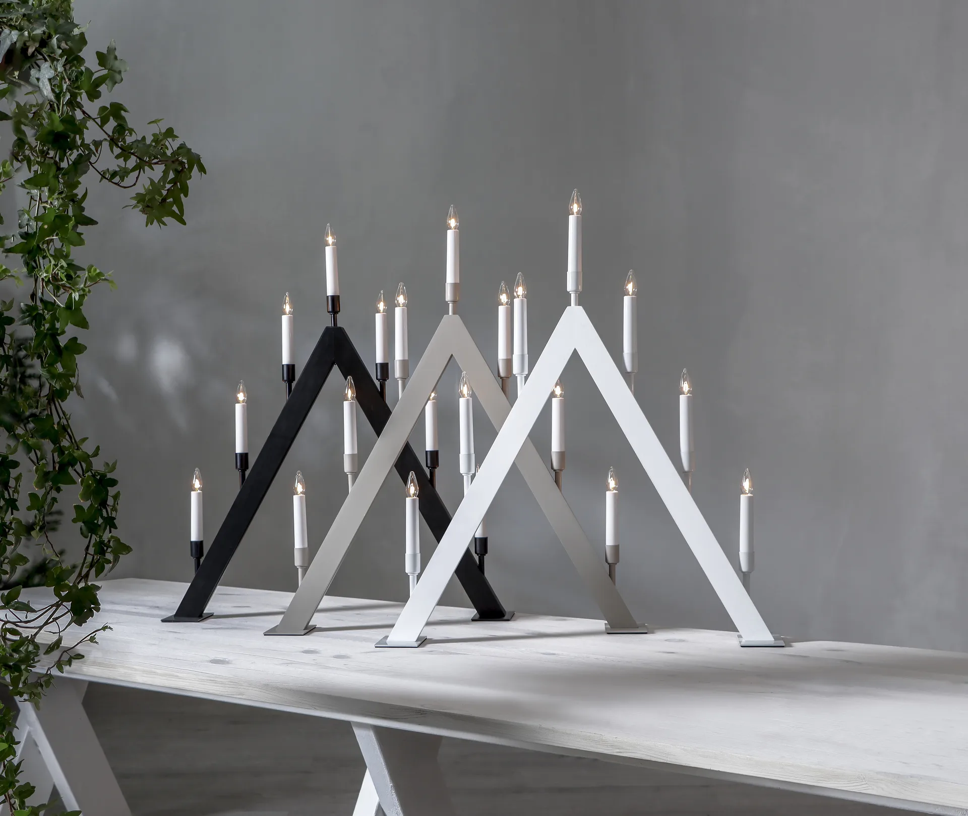 Świecznik adwentowy Vind w kształcie litery A, Biały Star Trading