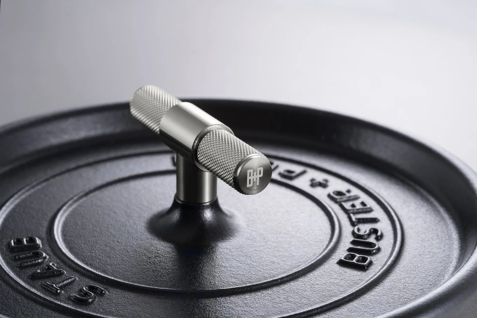 Buster & Punch T-kształtny uchwyt 8 cm, Stal nierdzewna STAUB