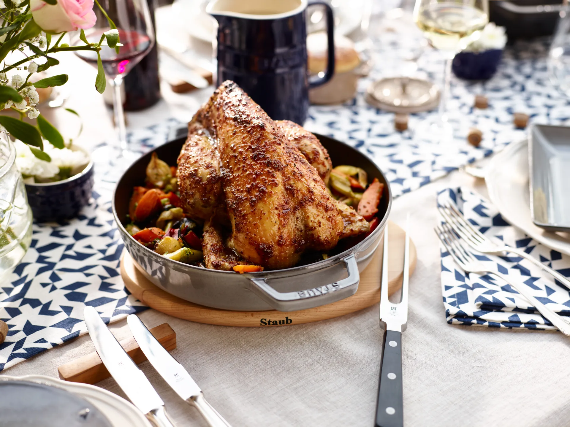 Magnetyczna owalna podstawka Staub, bukowa, 29 cm STAUB